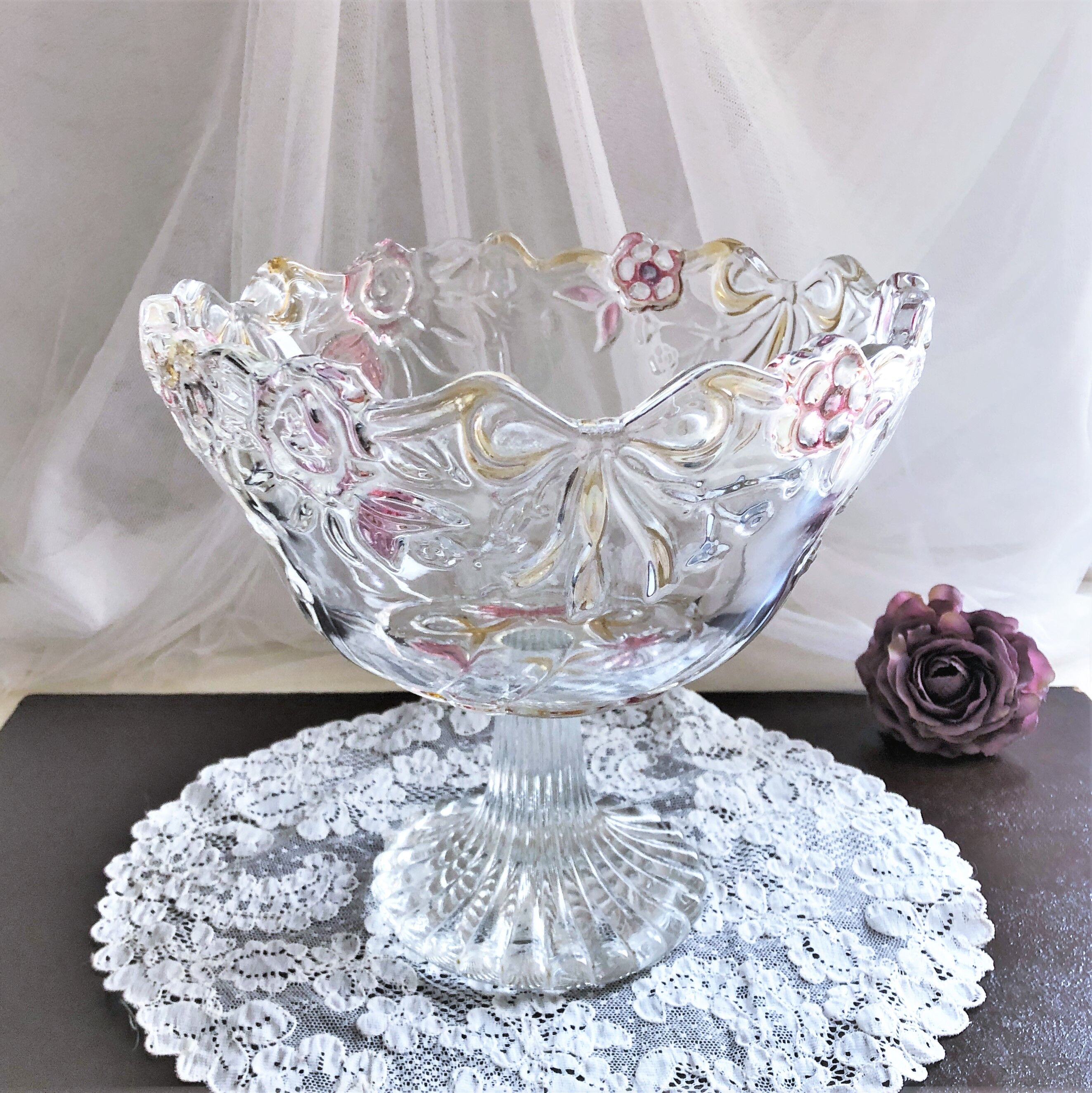 Pedestal fruit cup in blown glass