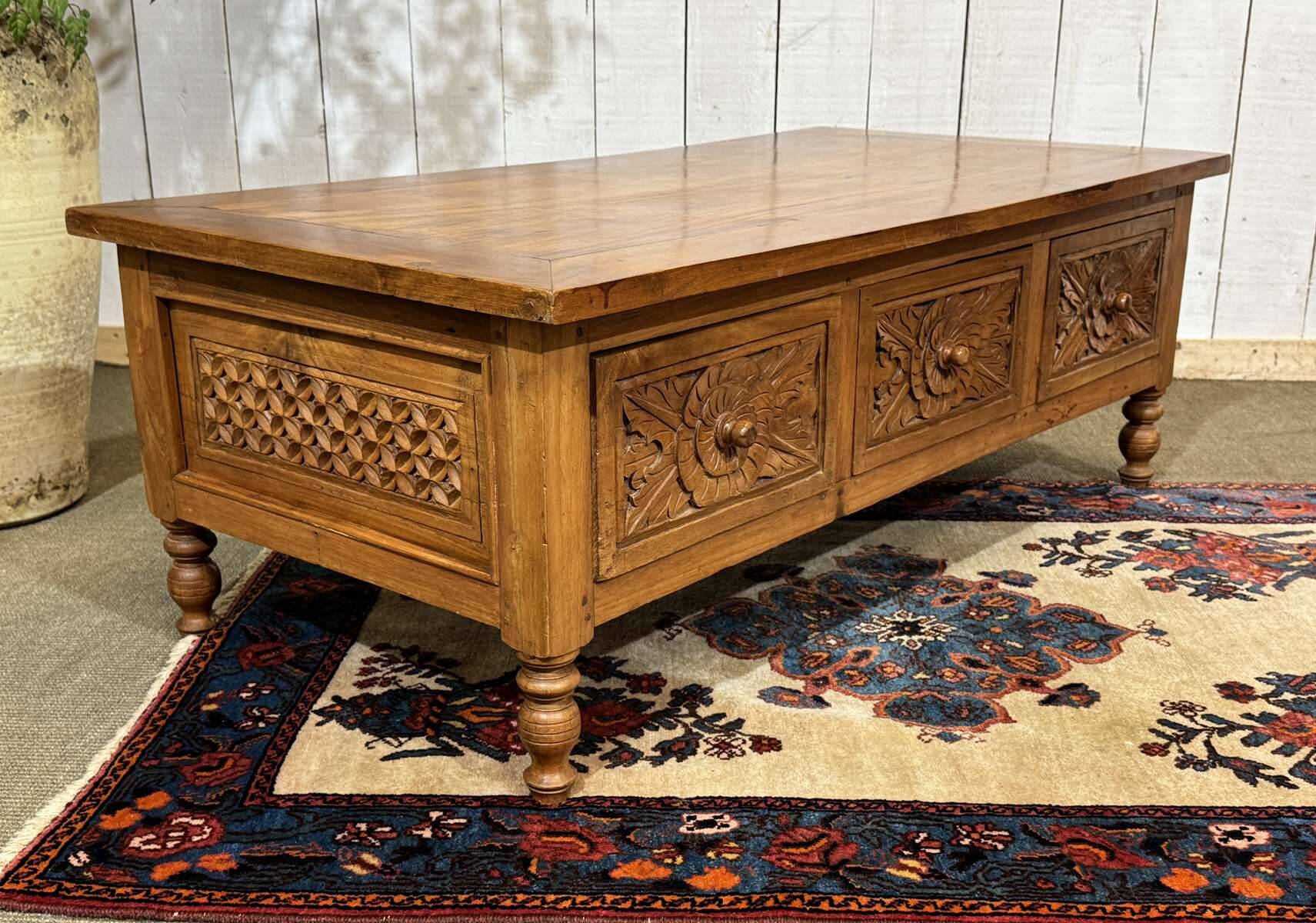 Teak coffee table, Indian craftsmanship from the 1970s.