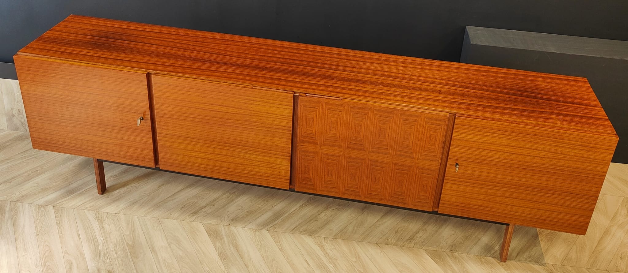 Enfilade Mid Century