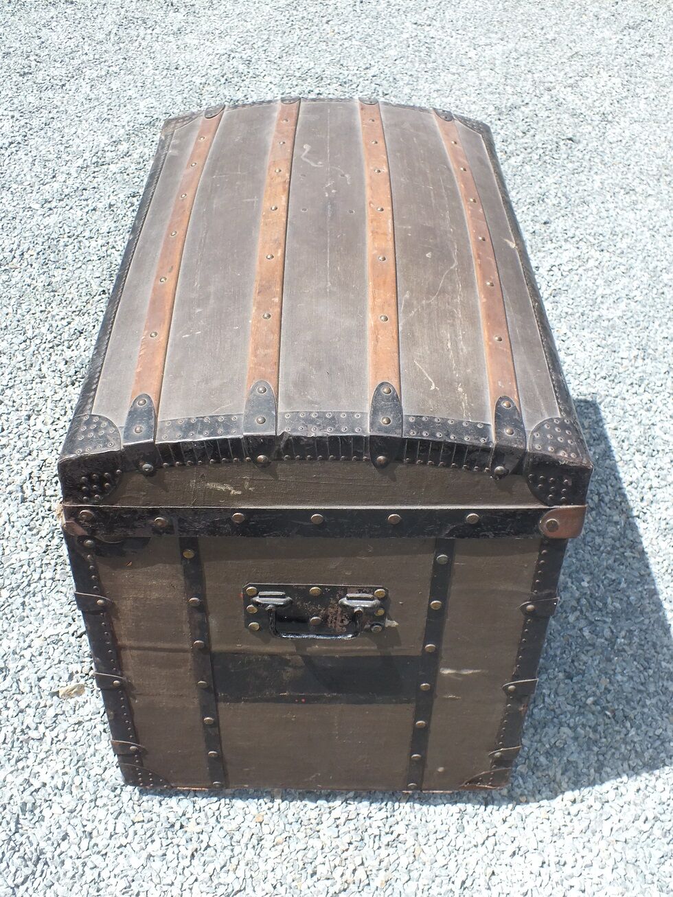 Curved trunk Moynat with compartments