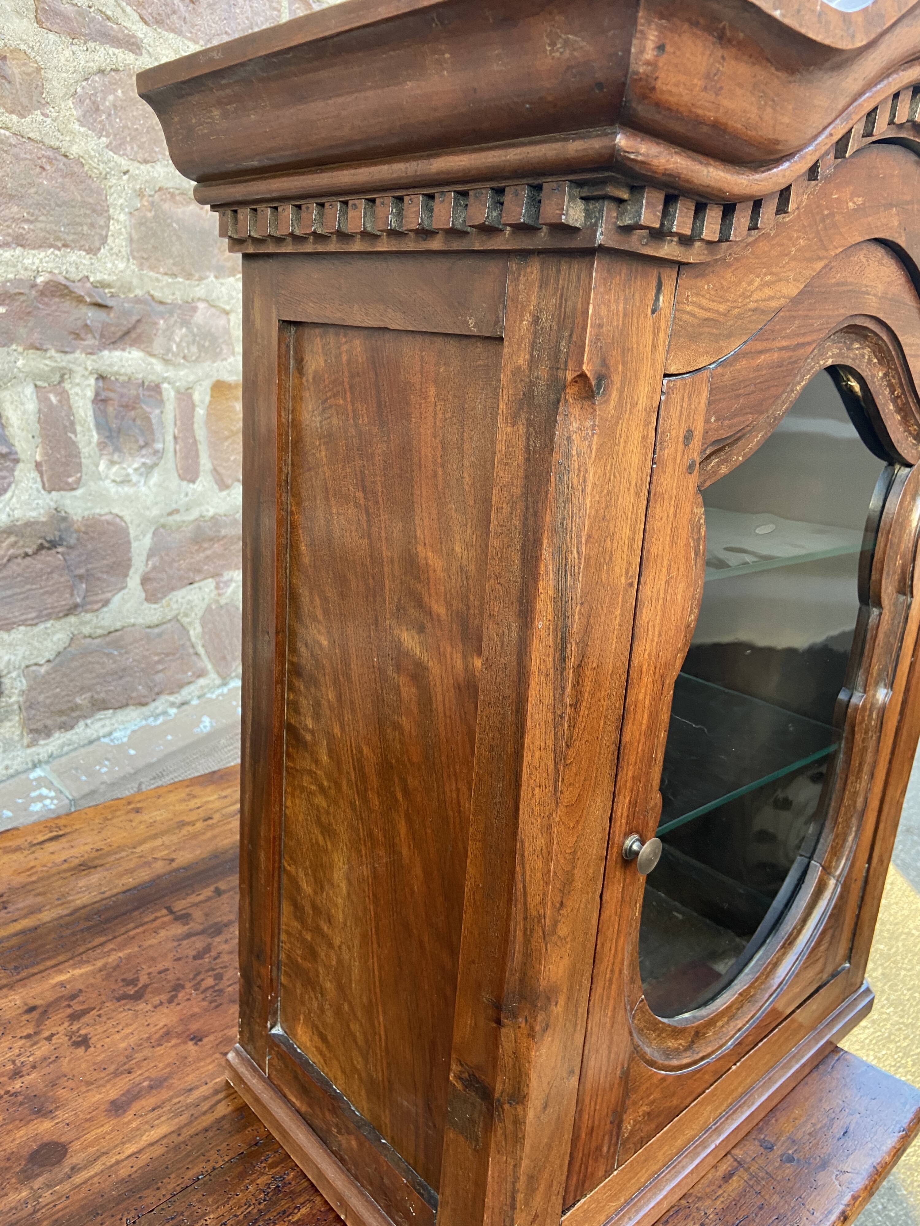 Wall cabinet XIXth in walnut