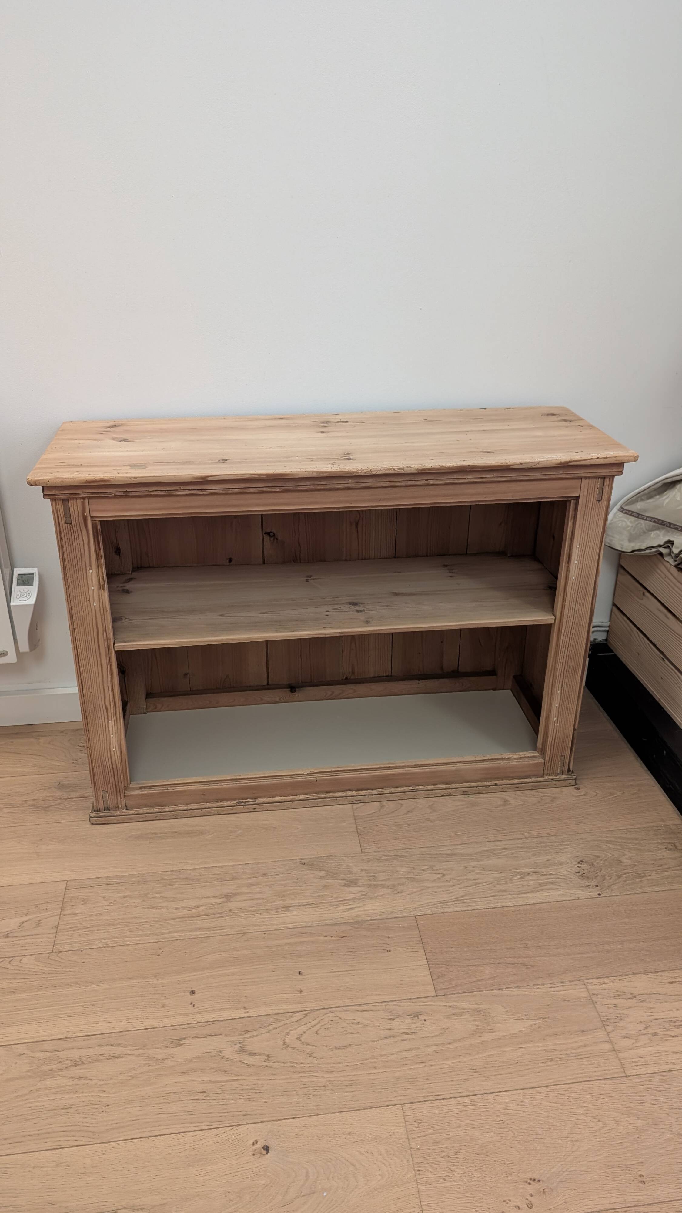 Console, open buffet, old wooden library.