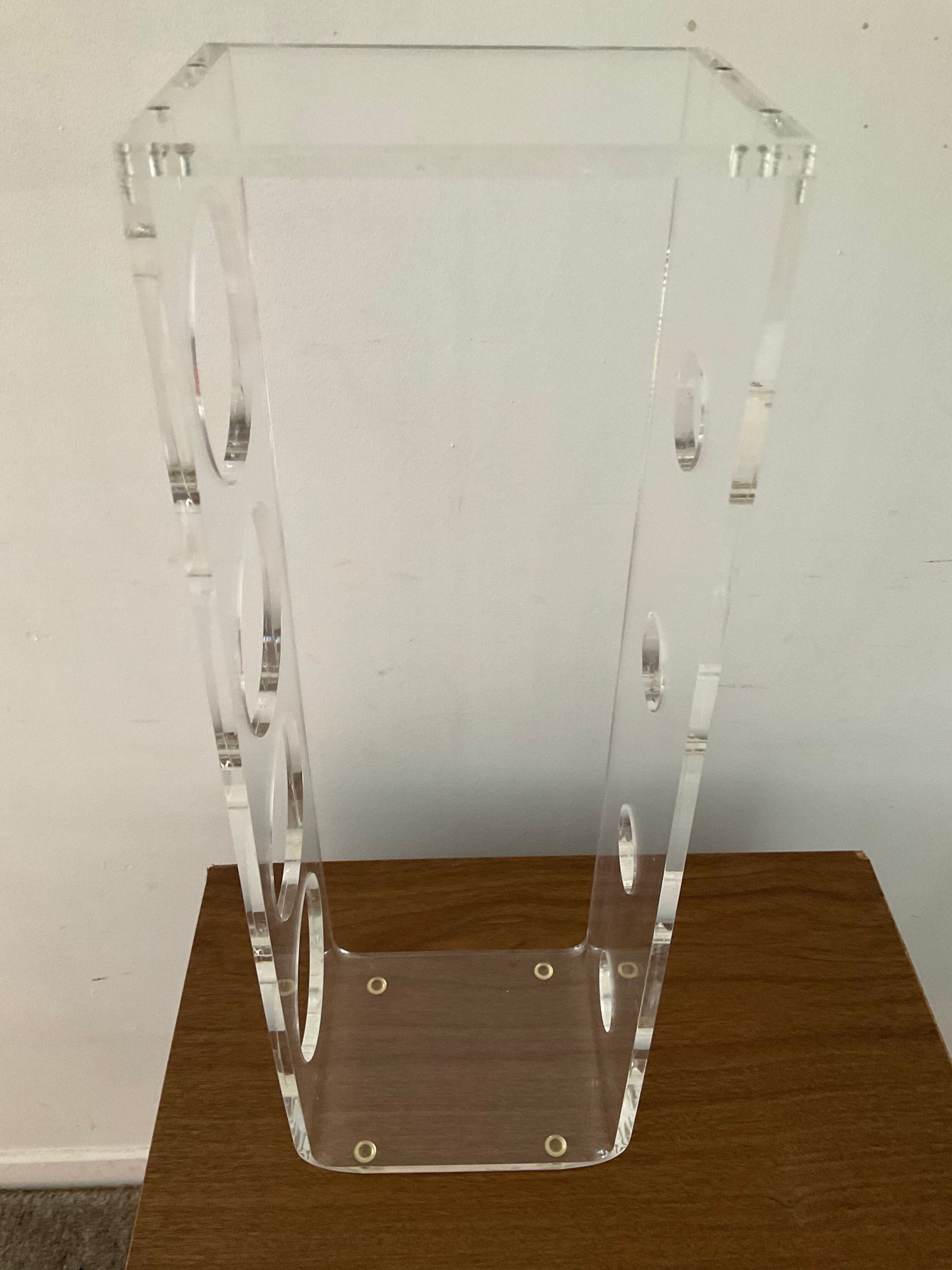 Plexiglas bottle holder