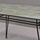 Table à manger italienne avec base en métal et plateau en verre et laiton, années 1950.
