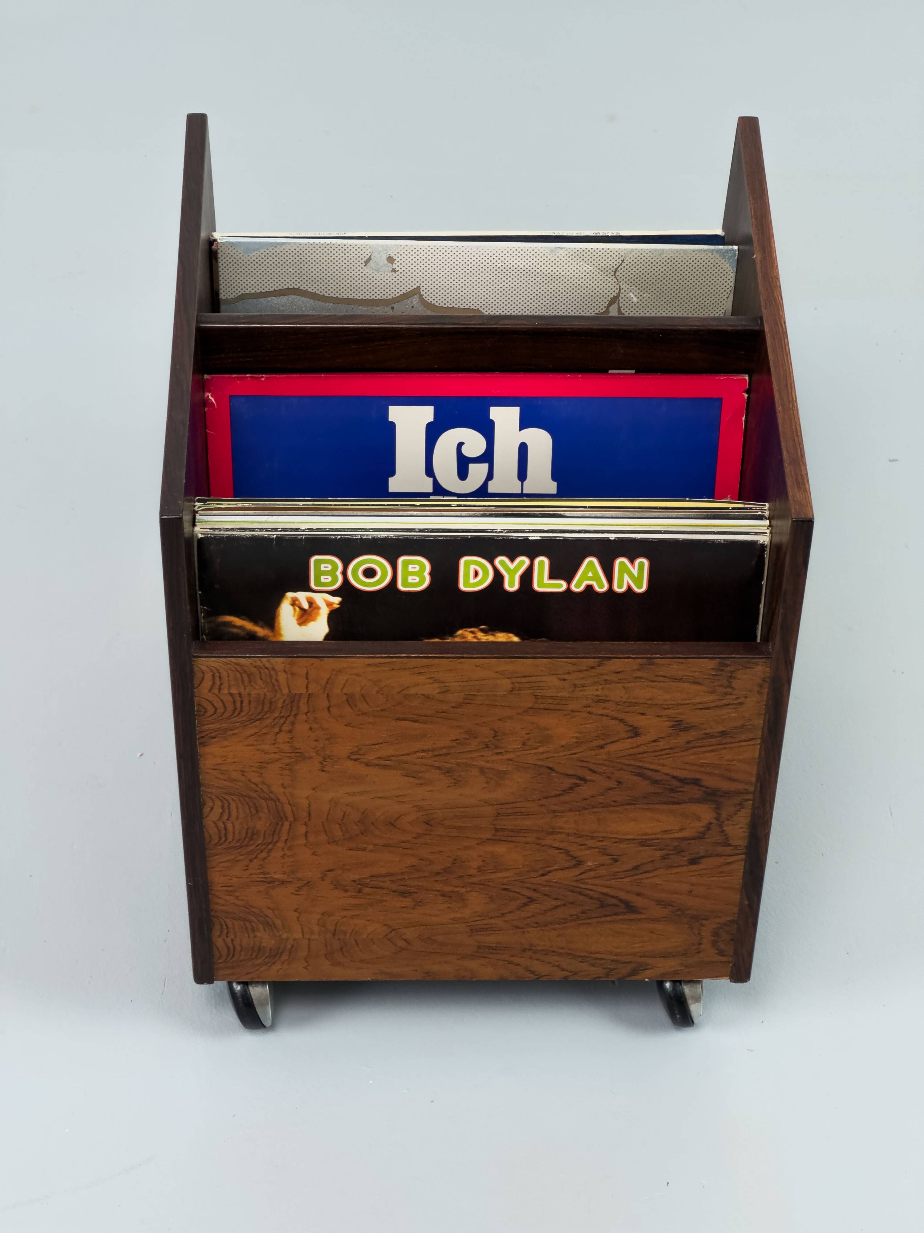 Chariot pour disques vinyles ou magazines du milieu du siècle par Bruksbo