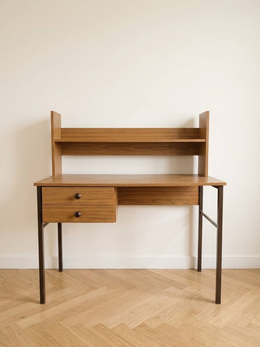 Bureau vintage années 70 en bois avec étagères