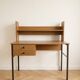 Bureau vintage années 70 en bois avec étagères