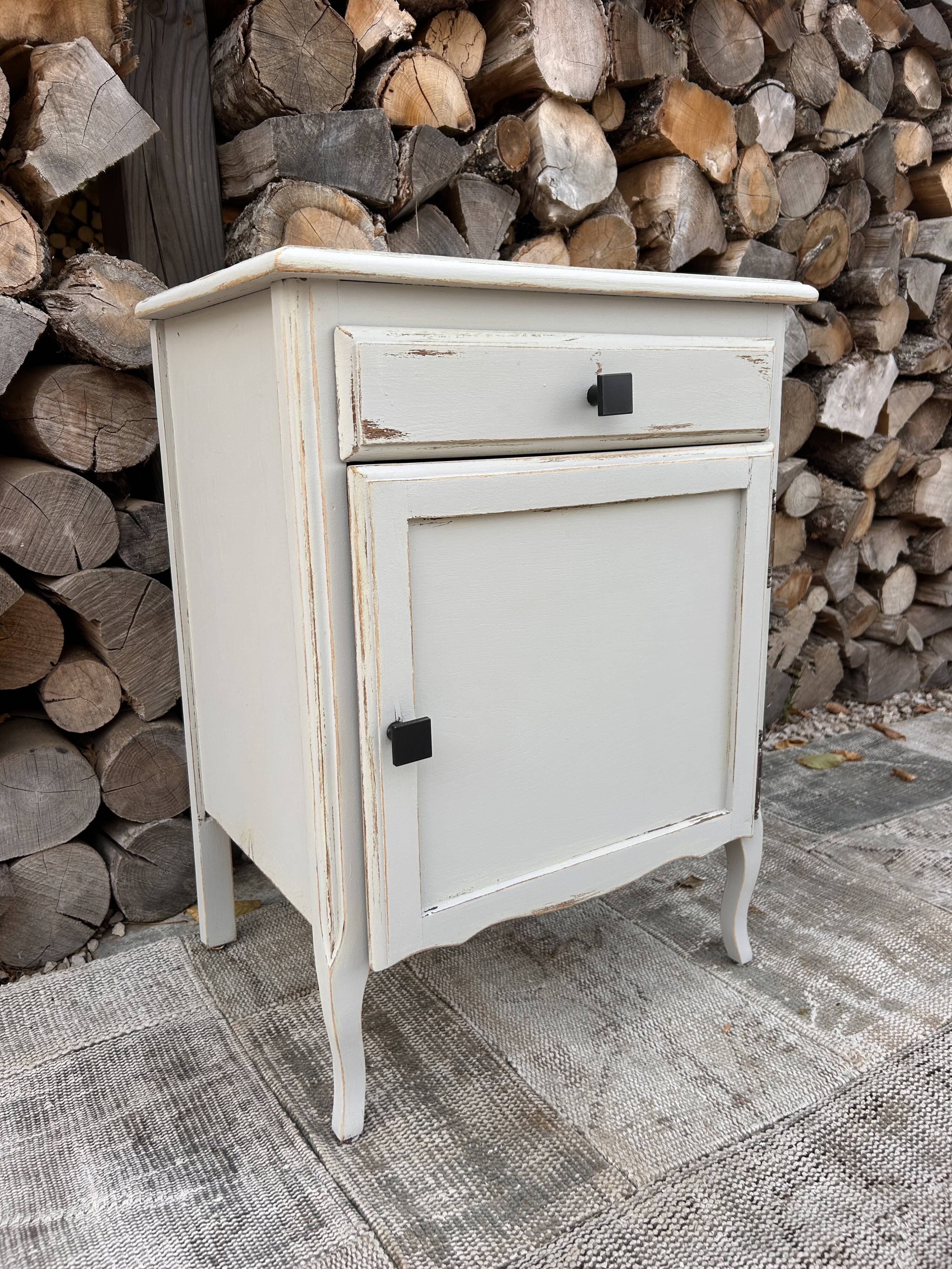 Meuble de rangement ancien rénové