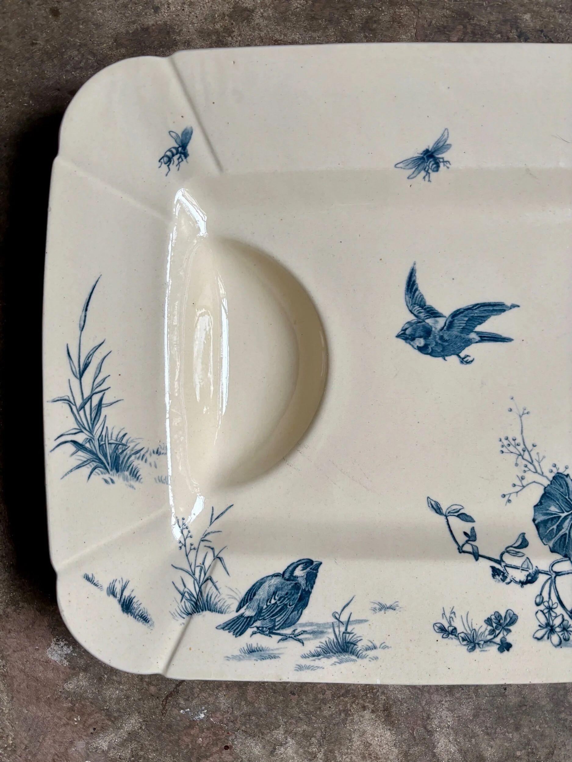Large rectangular meat platter Gien in blue ironstone, "Birds" service circa 1870.