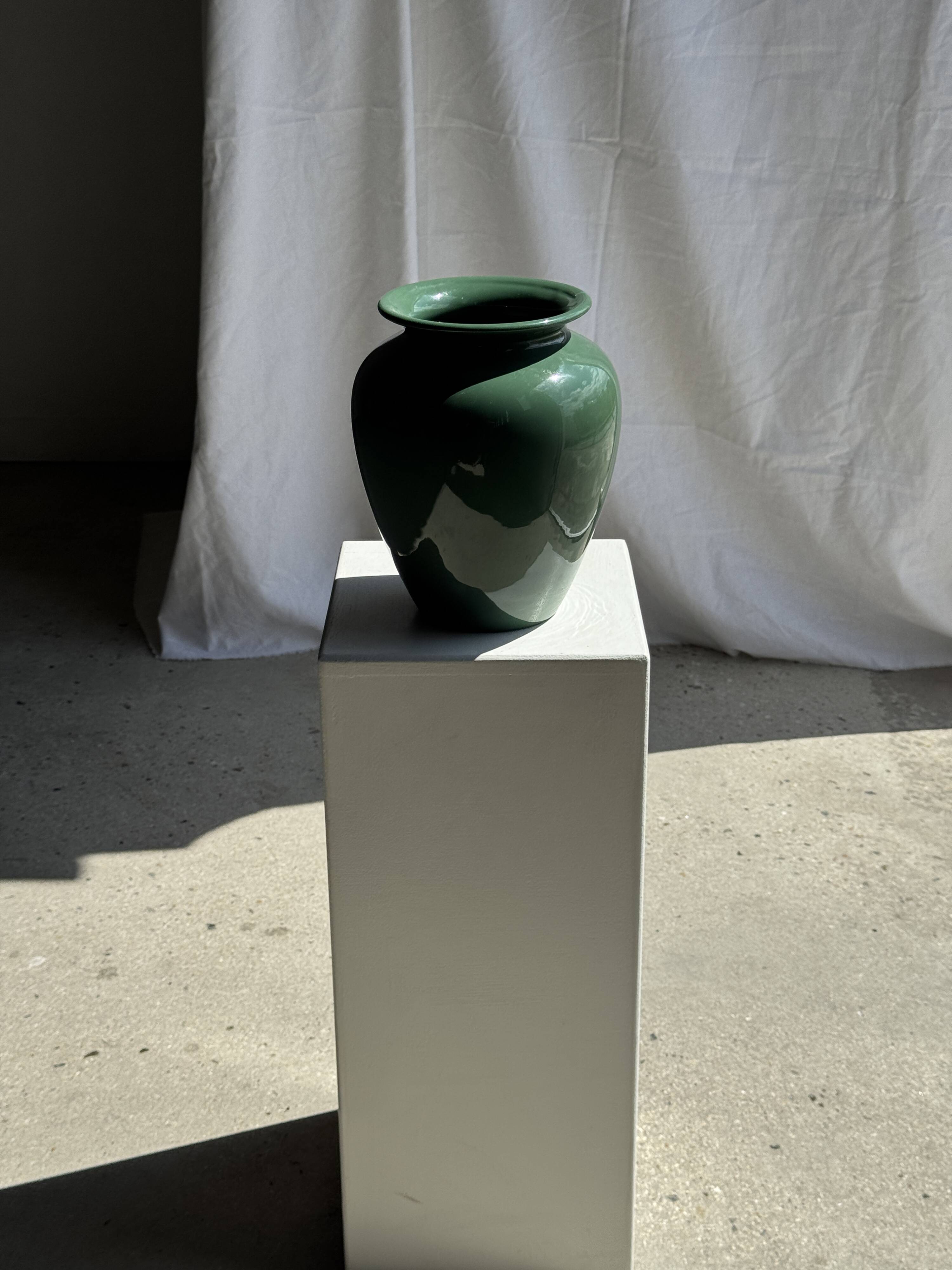 Large deep water green ceramic vase H26 D22