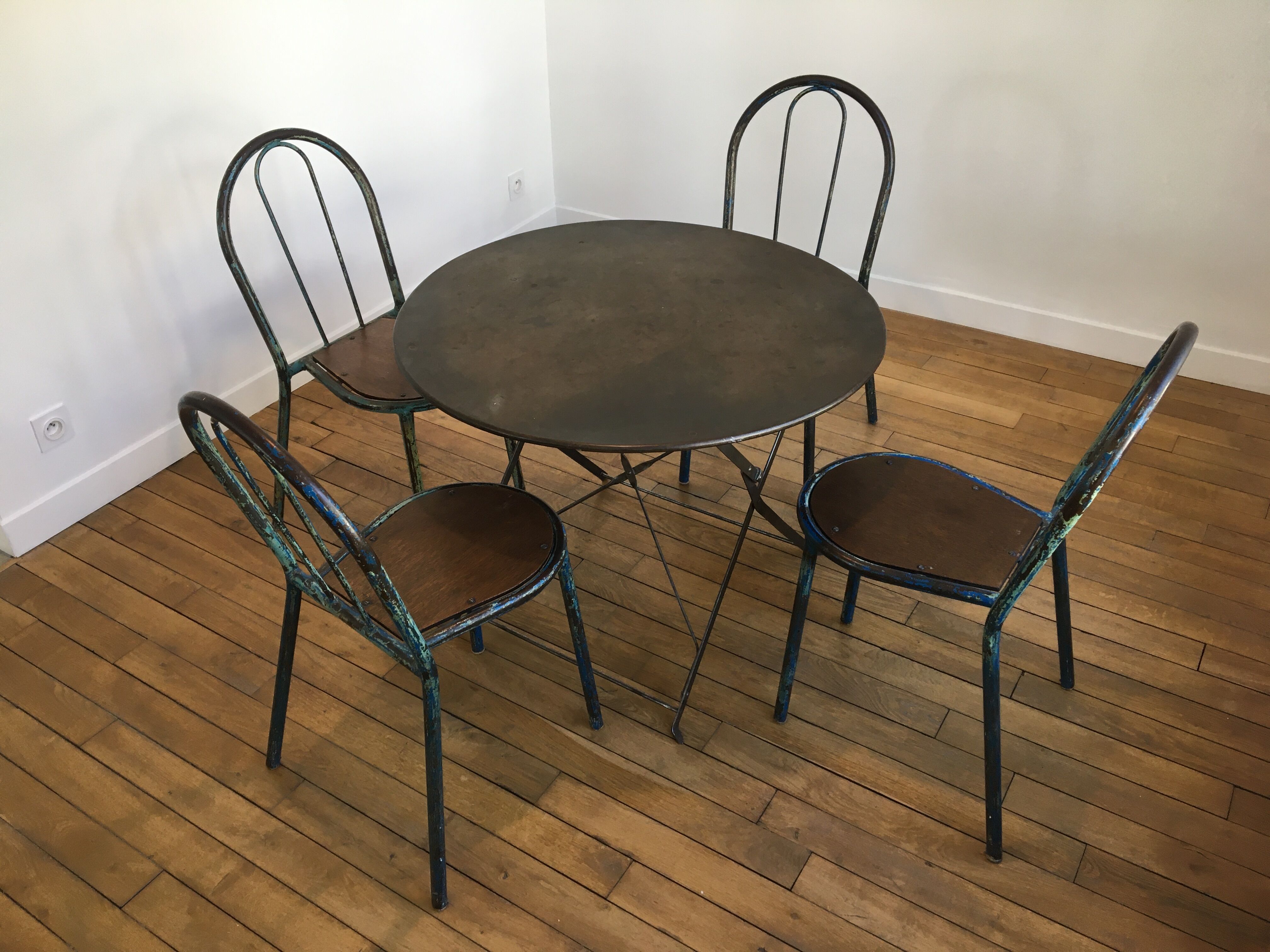 Table ronde métallique