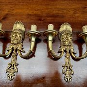 Paire d'appliques en bronze massif doré.