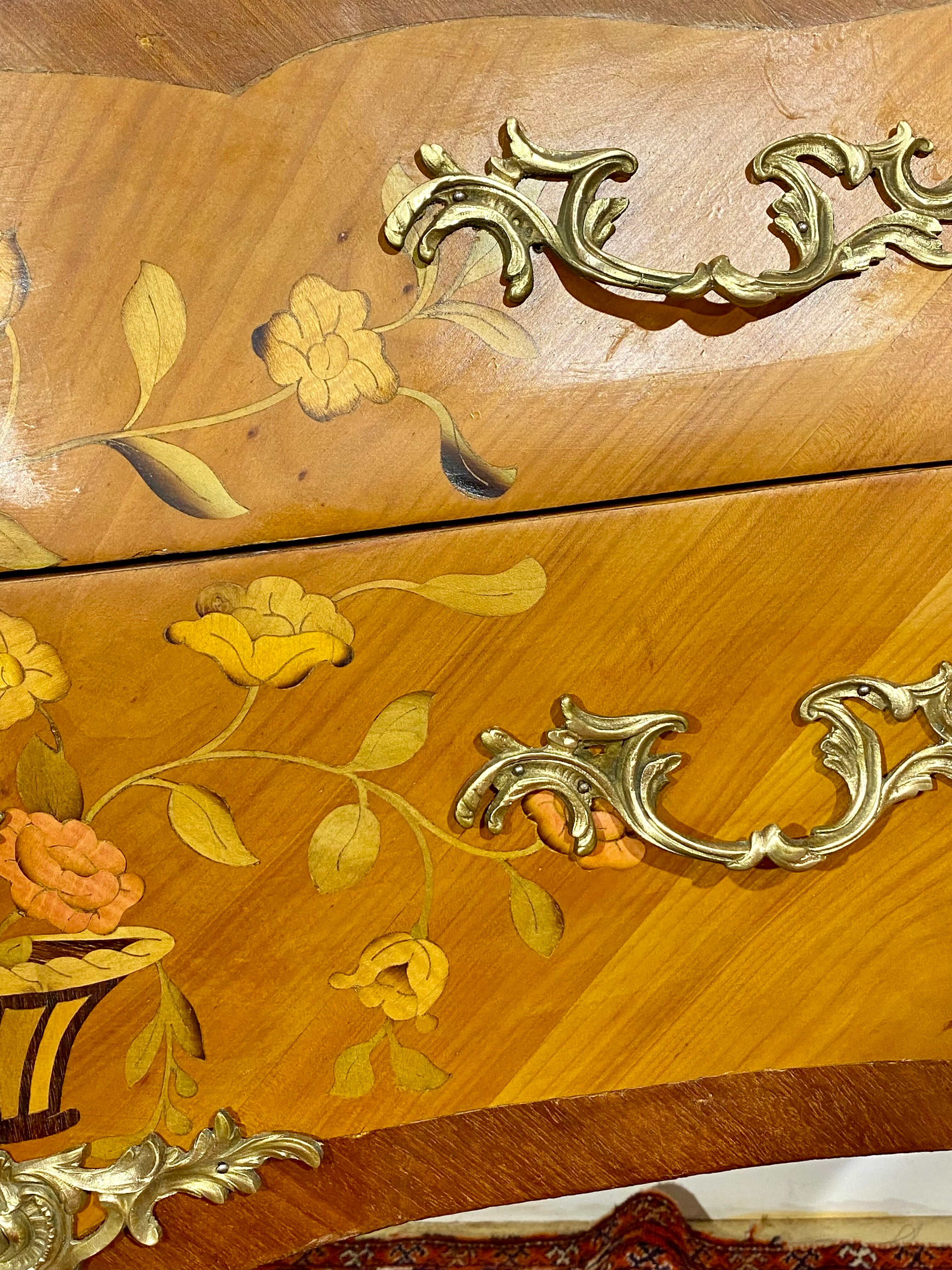 Chest of drawers Frying pan with floral decoration Louis XV style