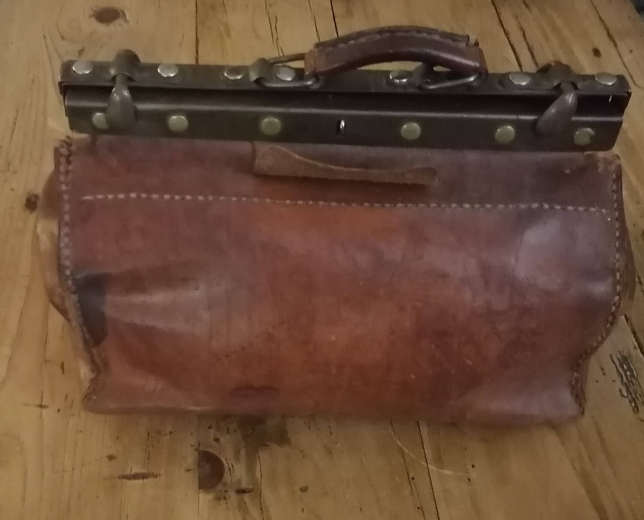 Leather doctor's bag