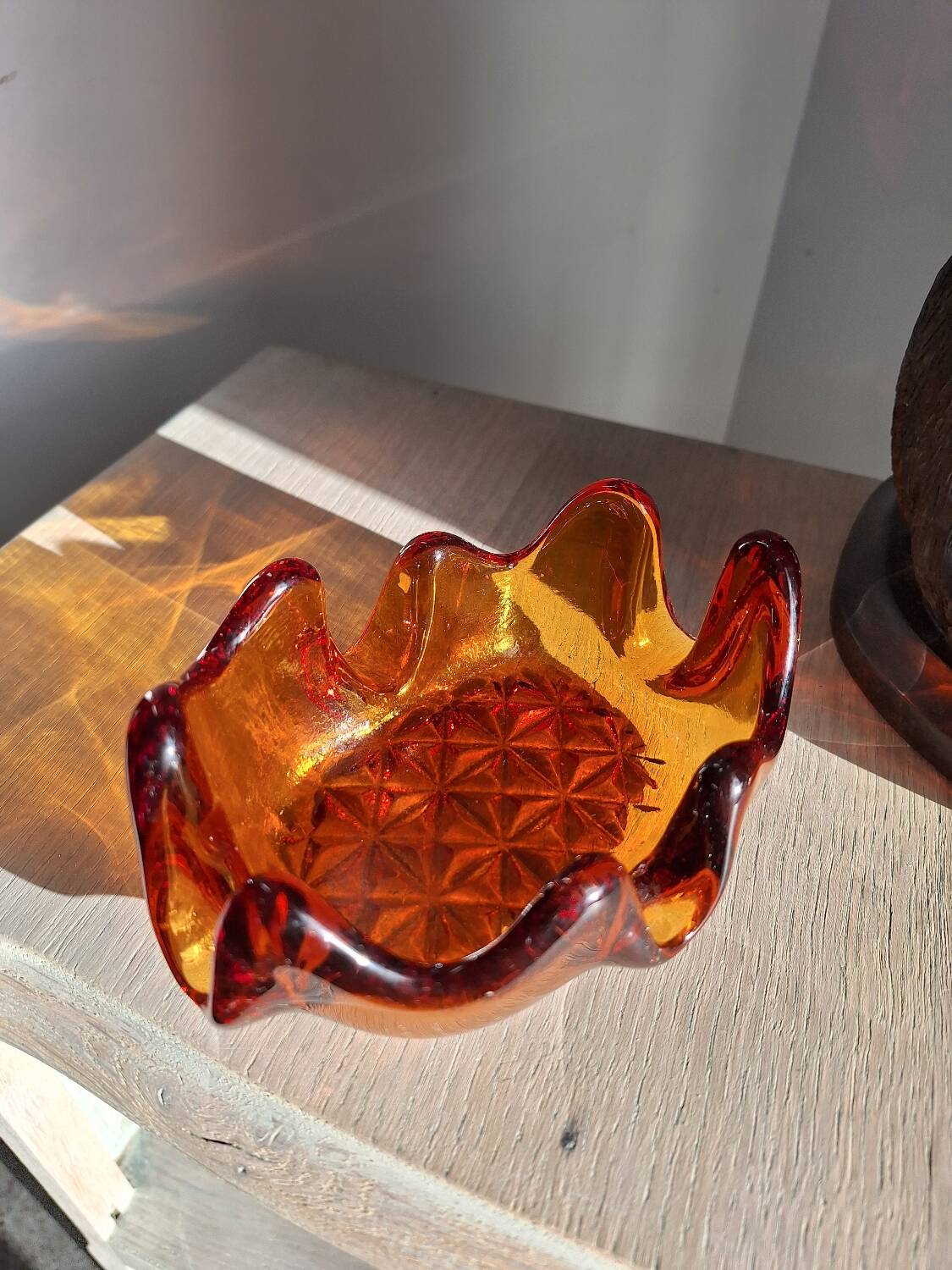 Amber glass pocket emptier