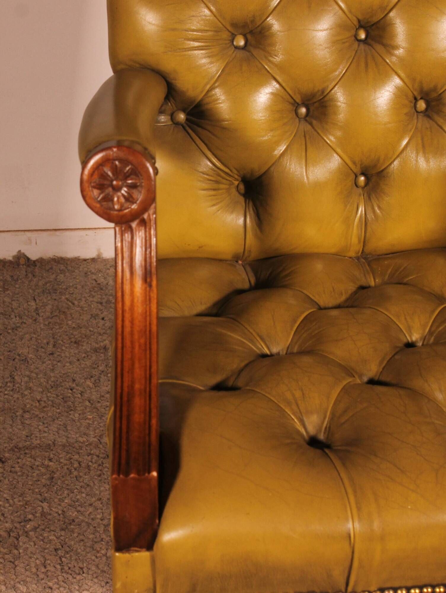 Office Chair Known as Swivel Executive Chair in Mahogany and Leather