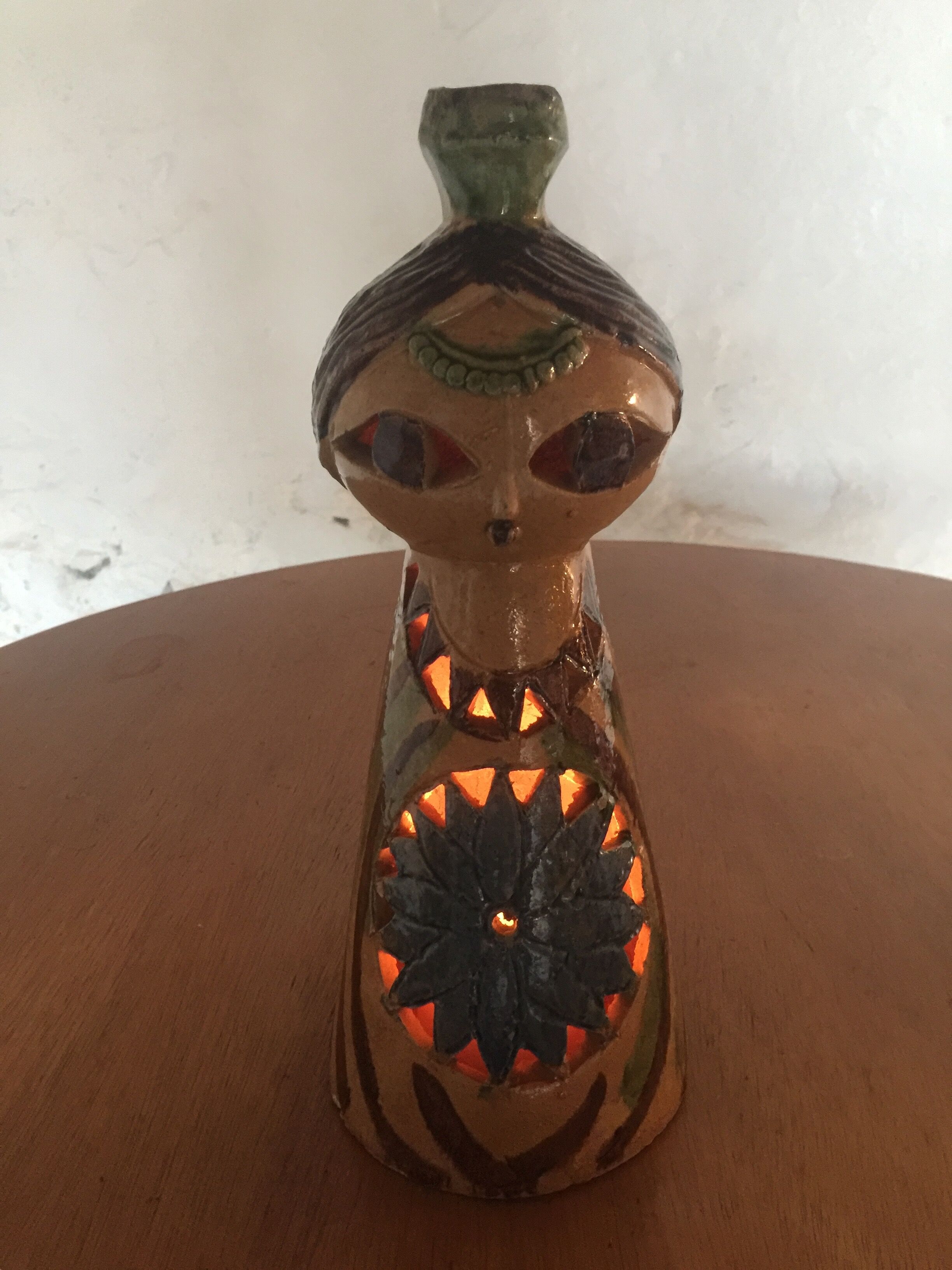 Anthropomorphic sandstone photophore