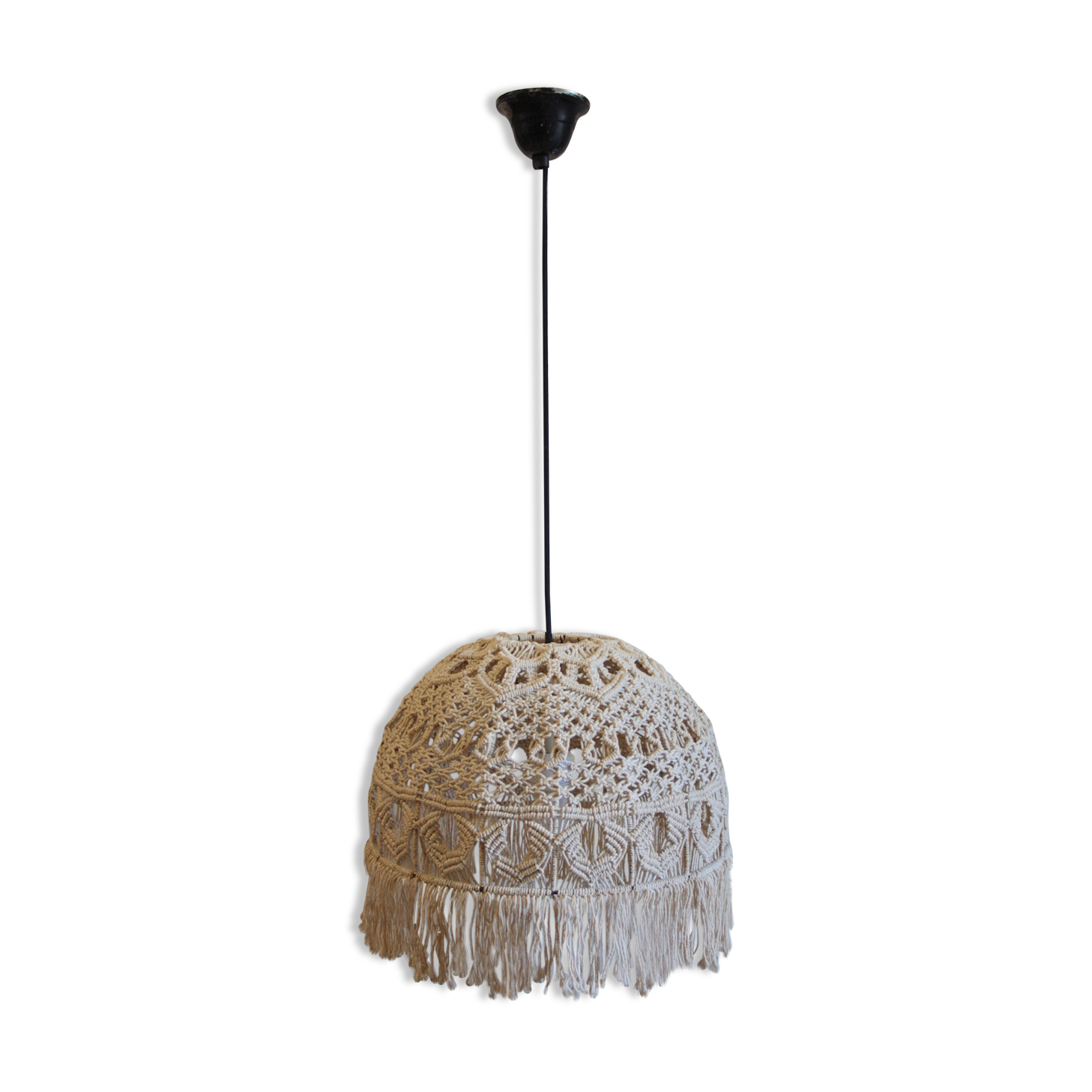 Vintage macrame suspension