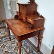Old-standing desk in solid walnut and walnut veneer, period Alsace