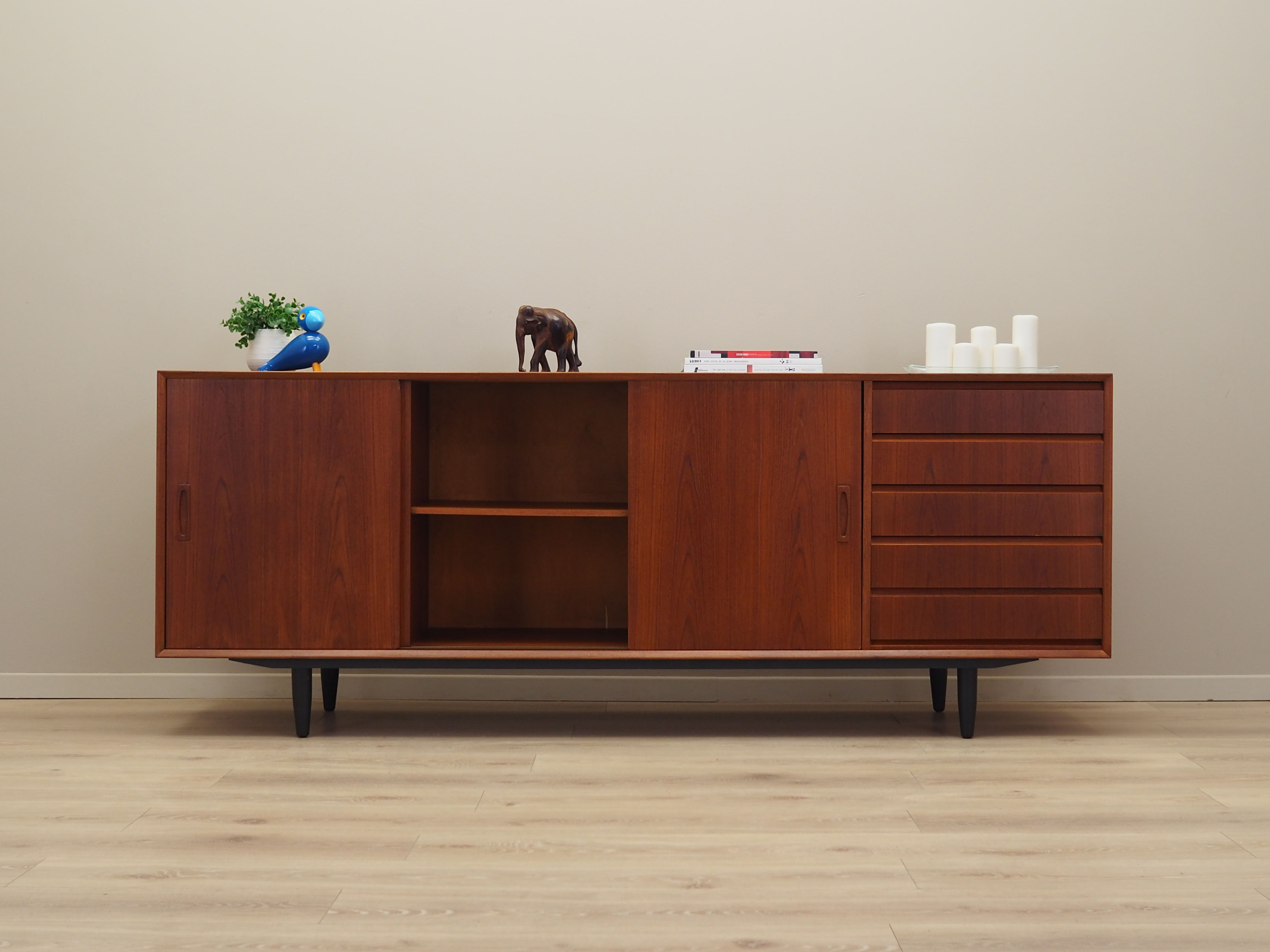 Enfilade en teck, design danois, années 1970, production: Danemark