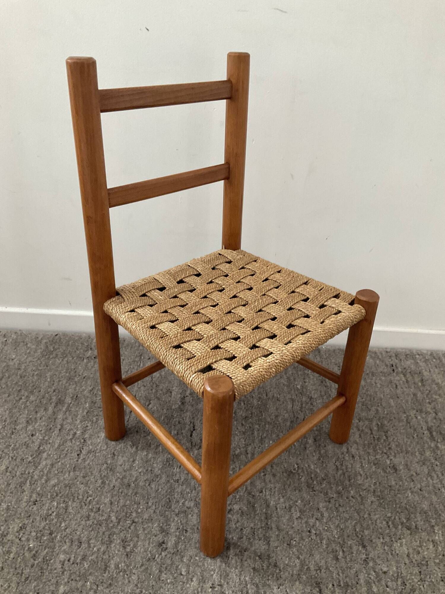 Chaise enfant scandinave en bois et assise corde