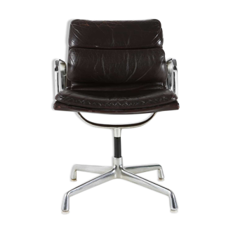 Charles and Ray Eames office chair Model EA208