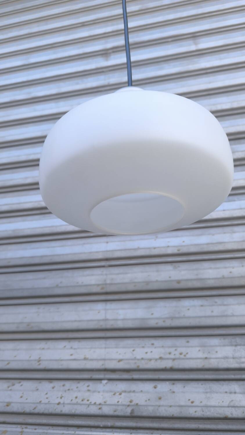 Suspension scandinave en verre opalin blanc