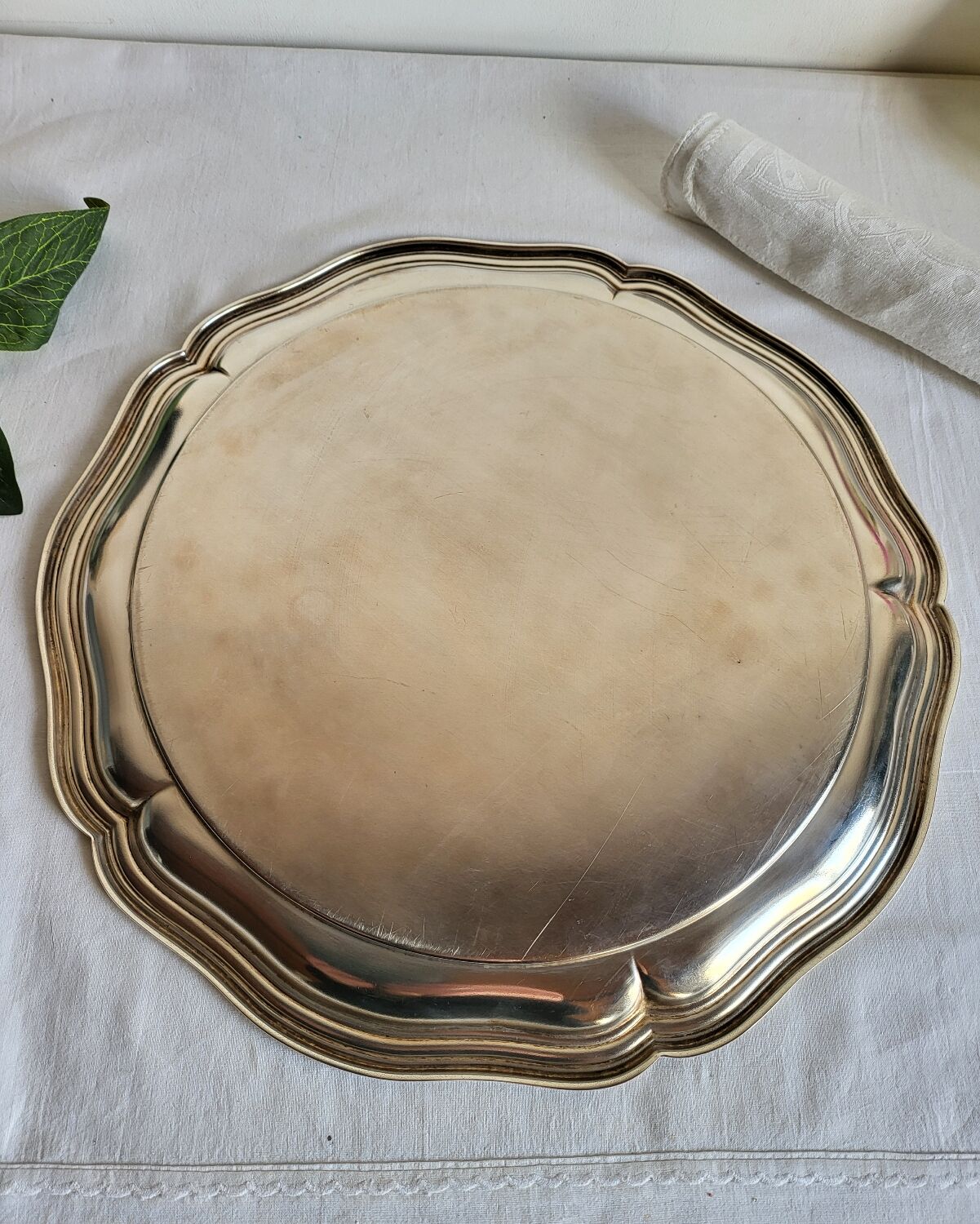 Round silver-plated serving dish with a glass base.