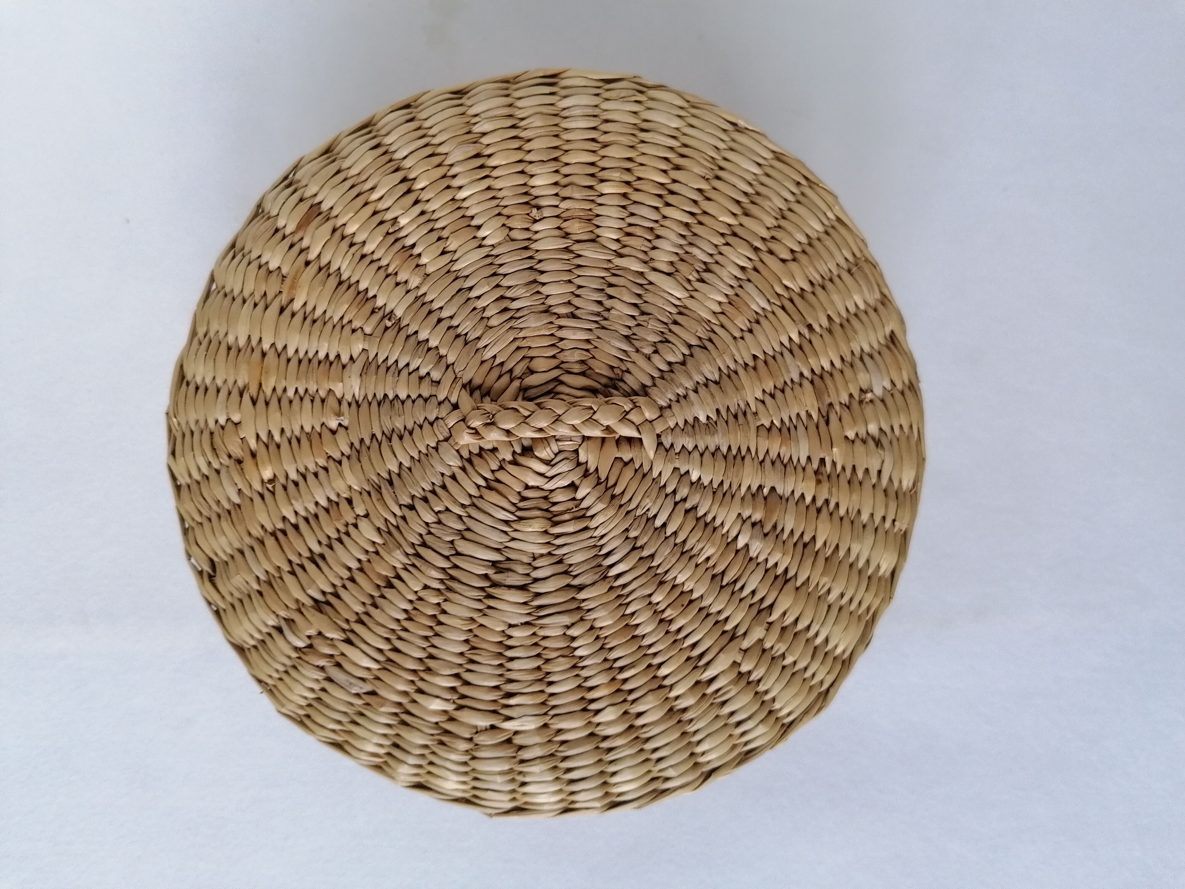 Set of 10 rattan coasters and its box