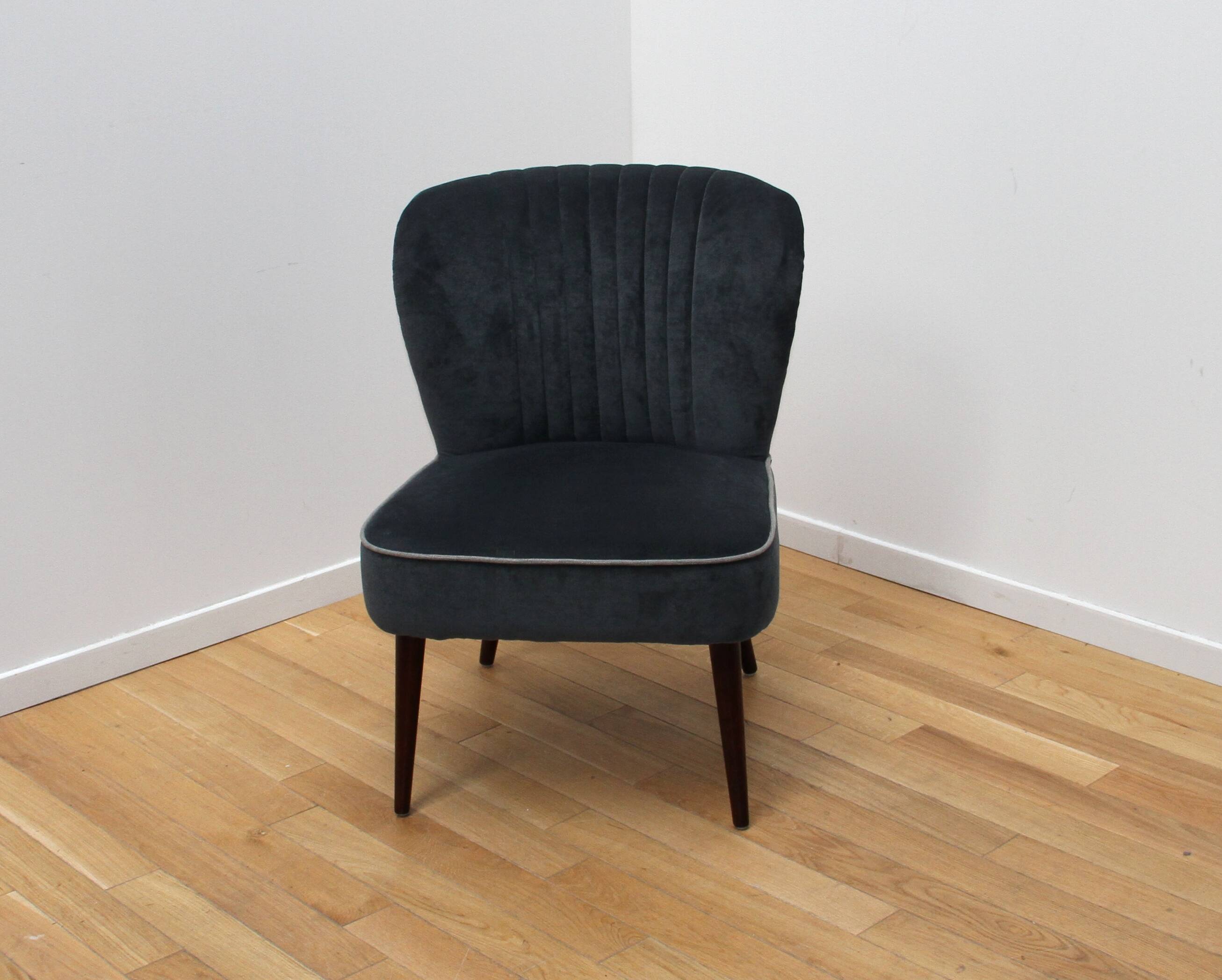 Pair of Smocker armchairs, Dutch Bone