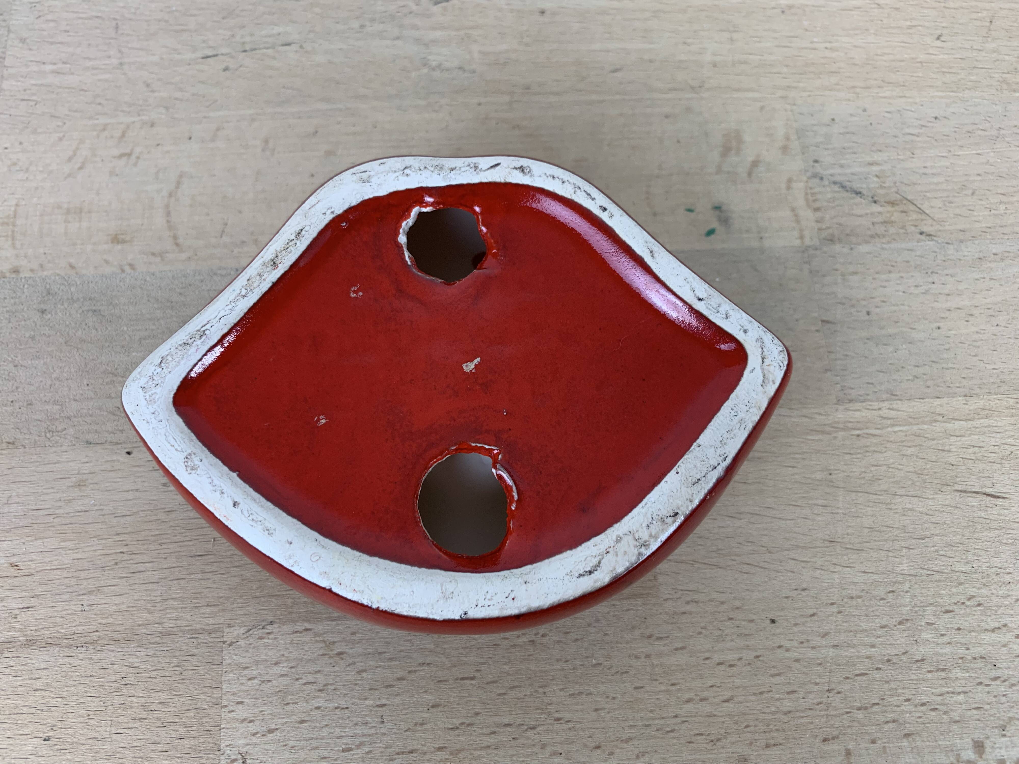 Empty pocket ashtray mouth ceramic red pop