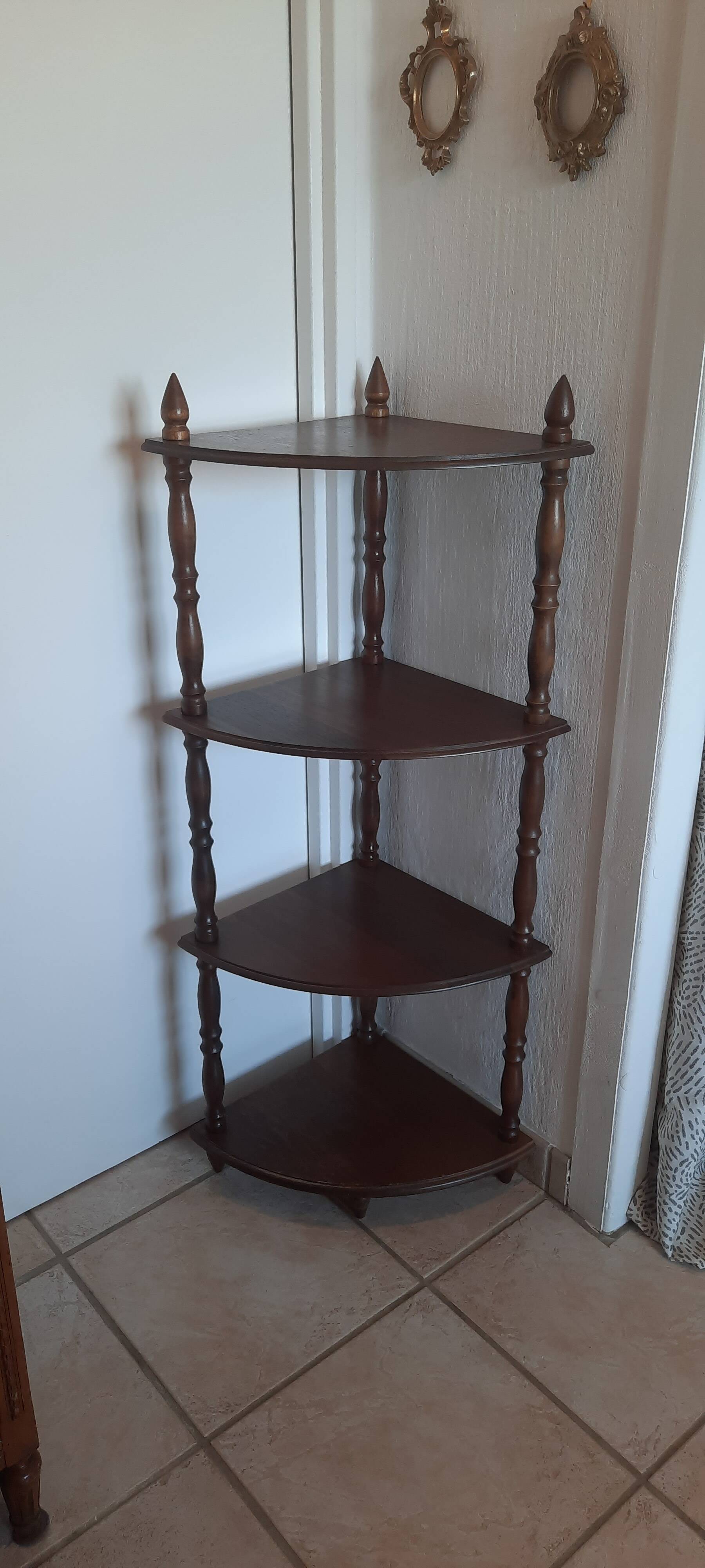 Corner shelf on wooden legs