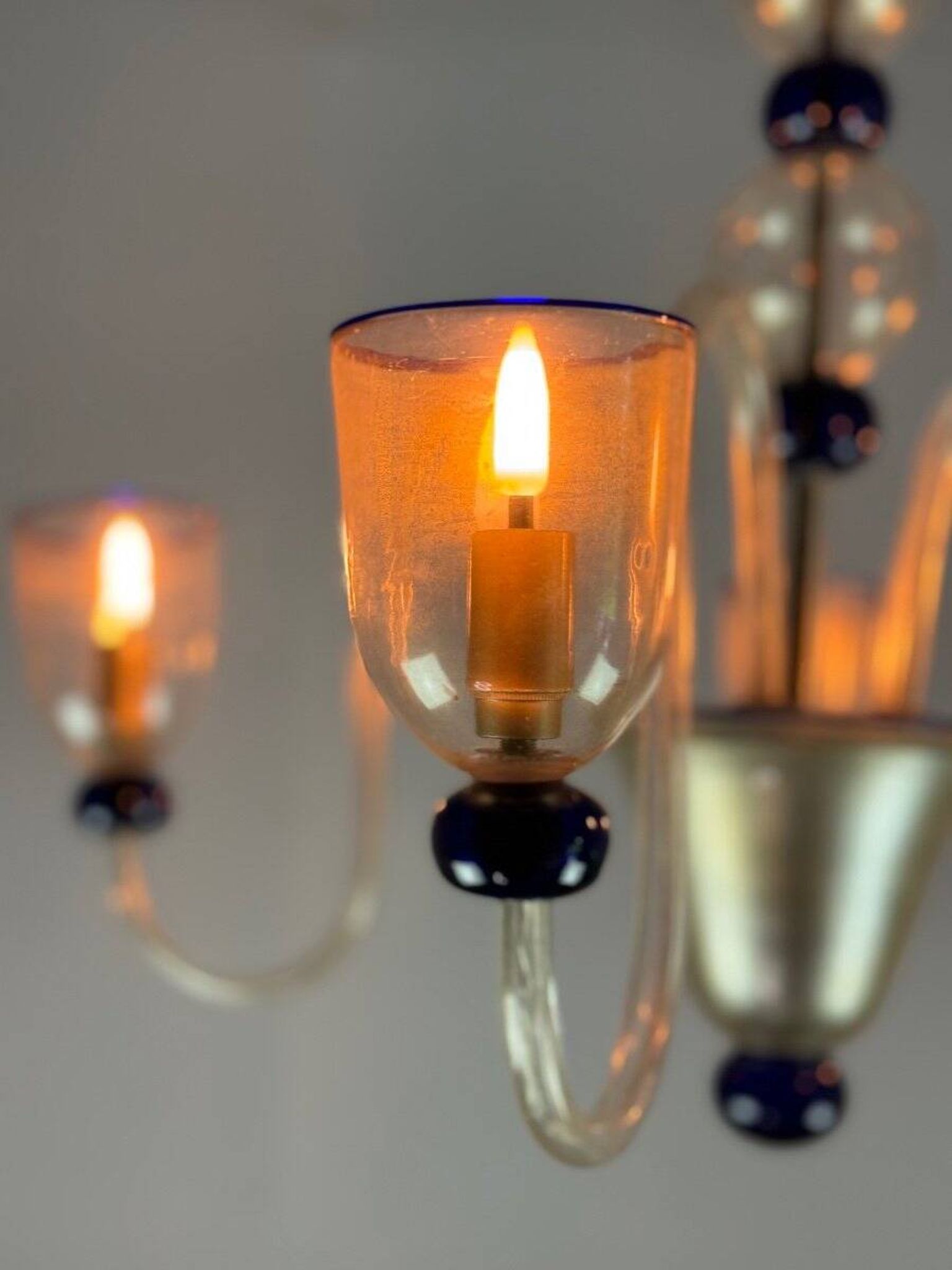 Venetian chandelier in gold and dark blue Murano glass, 5 light arms, circa 1960
