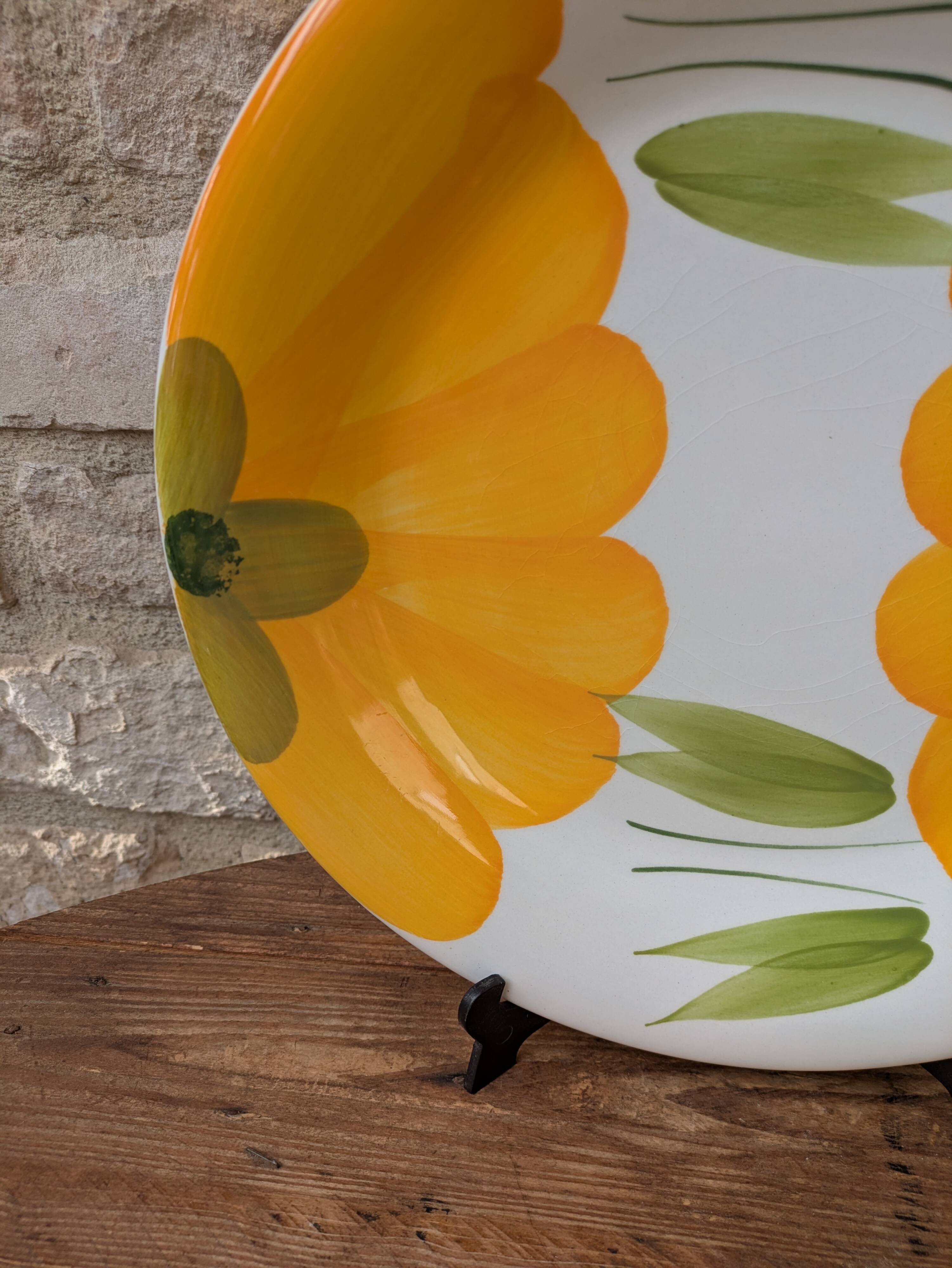 Round serving dish with hand-painted yellow flowers in ceramic TC Italy.