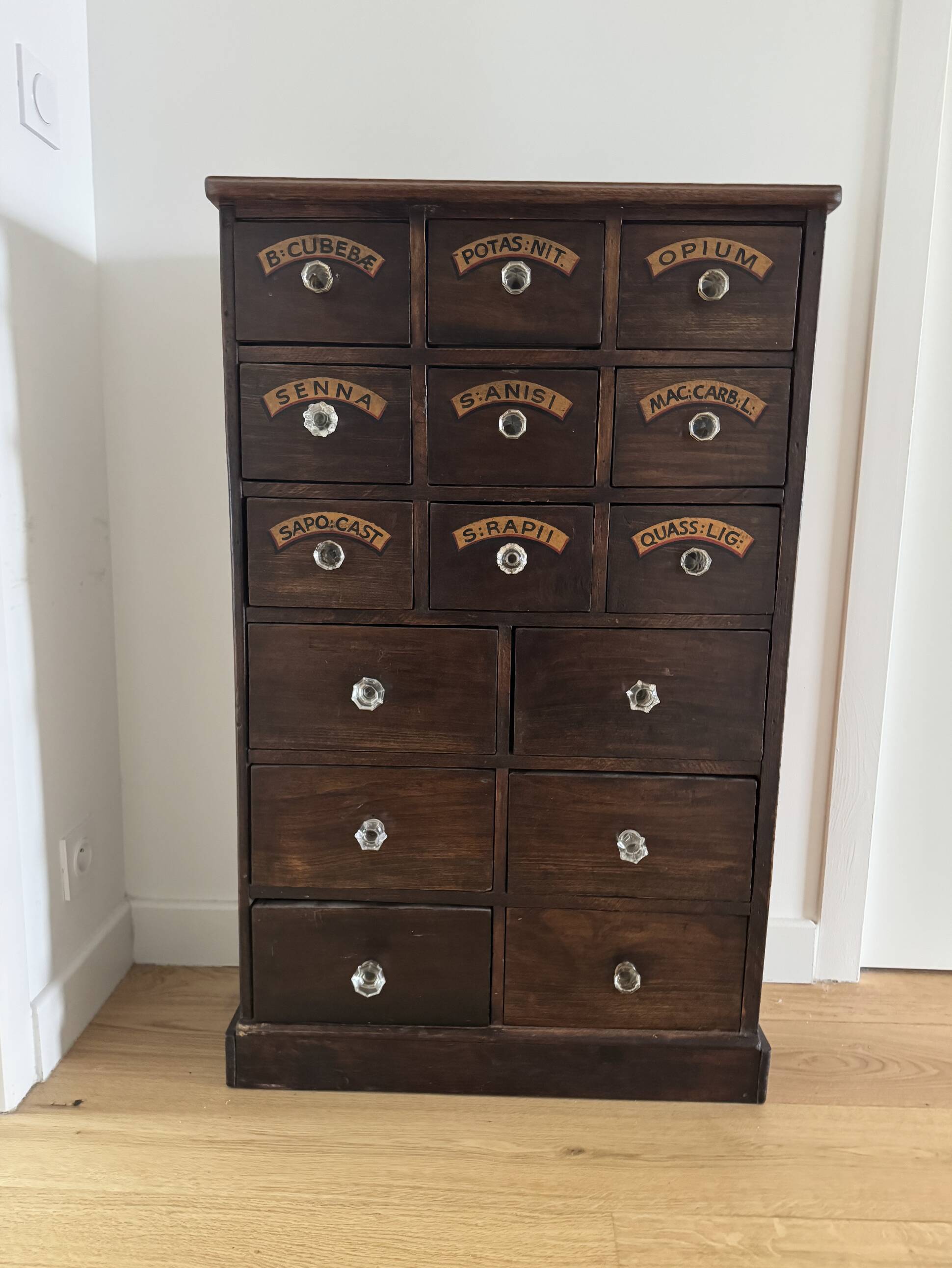 Apothecary drawer unit