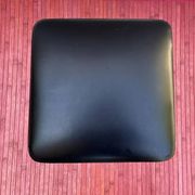 Tabouret vintage en skaï noir
