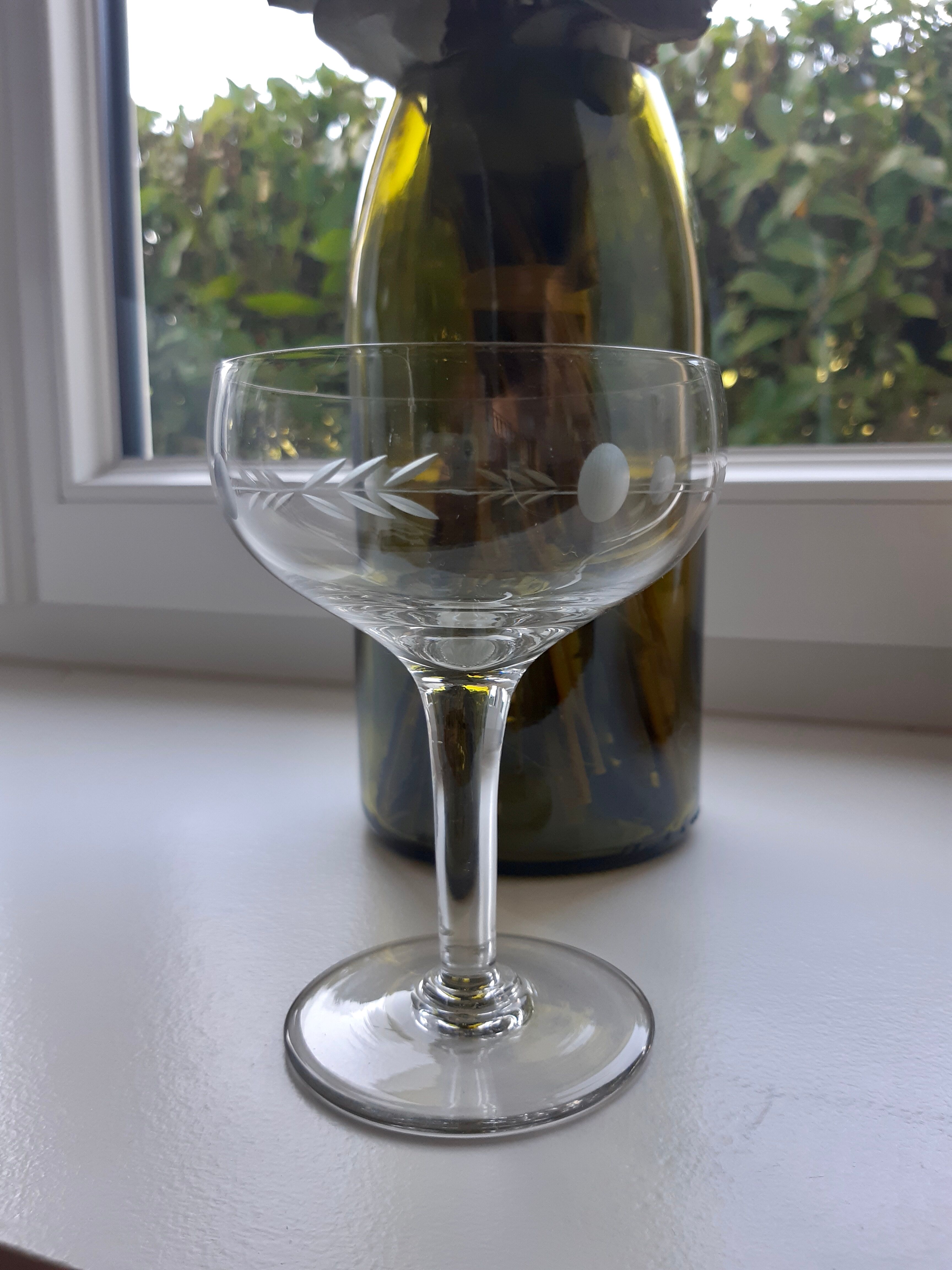 Set of 6 mismatched crystal champagne glasses 30s-40s