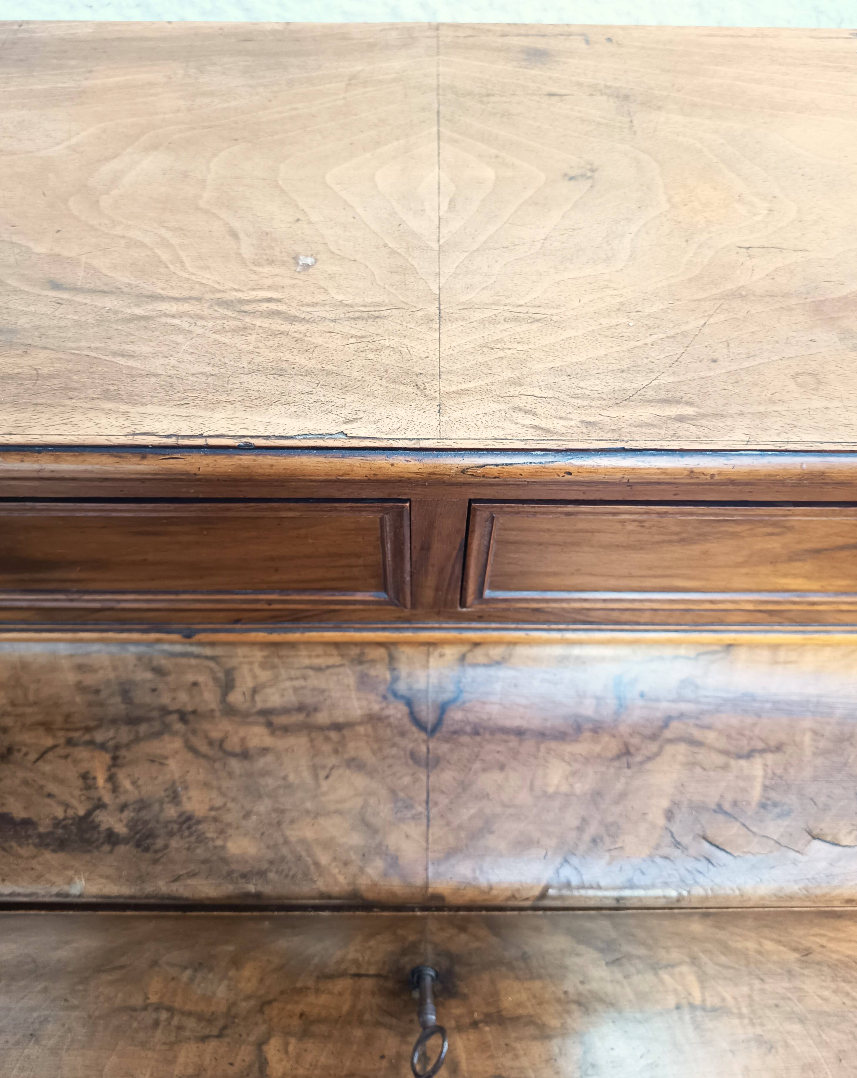 Louis XV slant desk in walnut, 19th century.