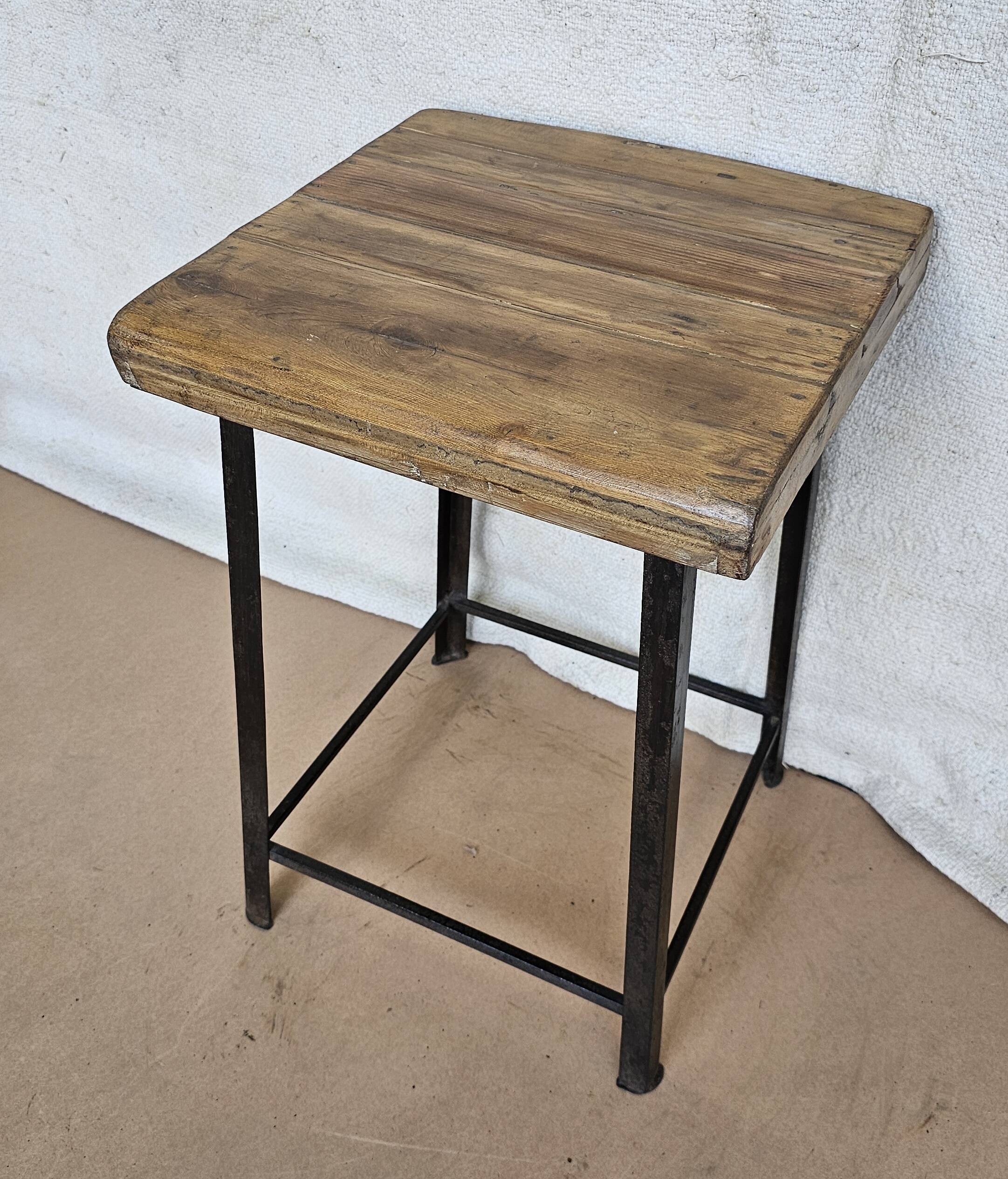 Old workshop stool in wood + wrought iron