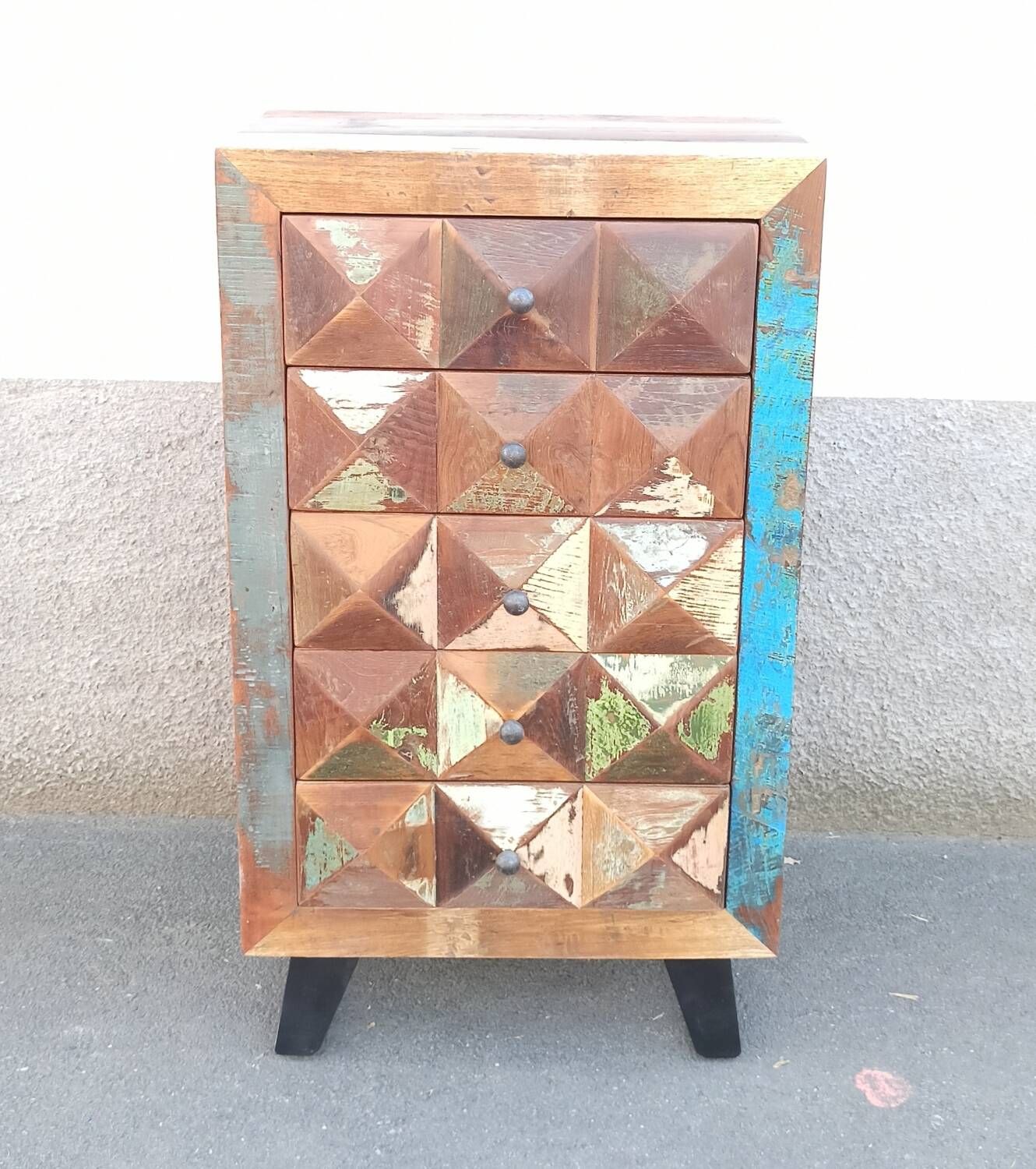 Meuble d'appoint en bois coloré ancien