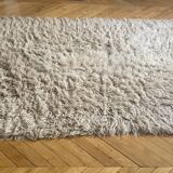 Long-pile wool rug