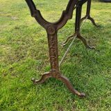 Three-legged bistro table
