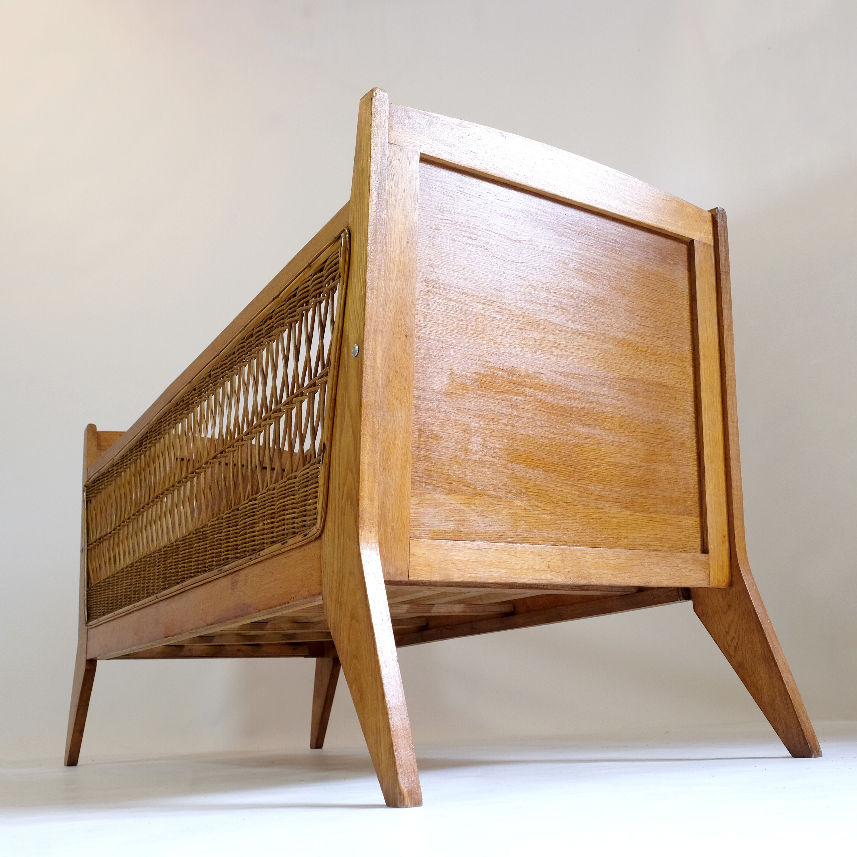 Children's bed or crib with wicker décor, 1960-1970.