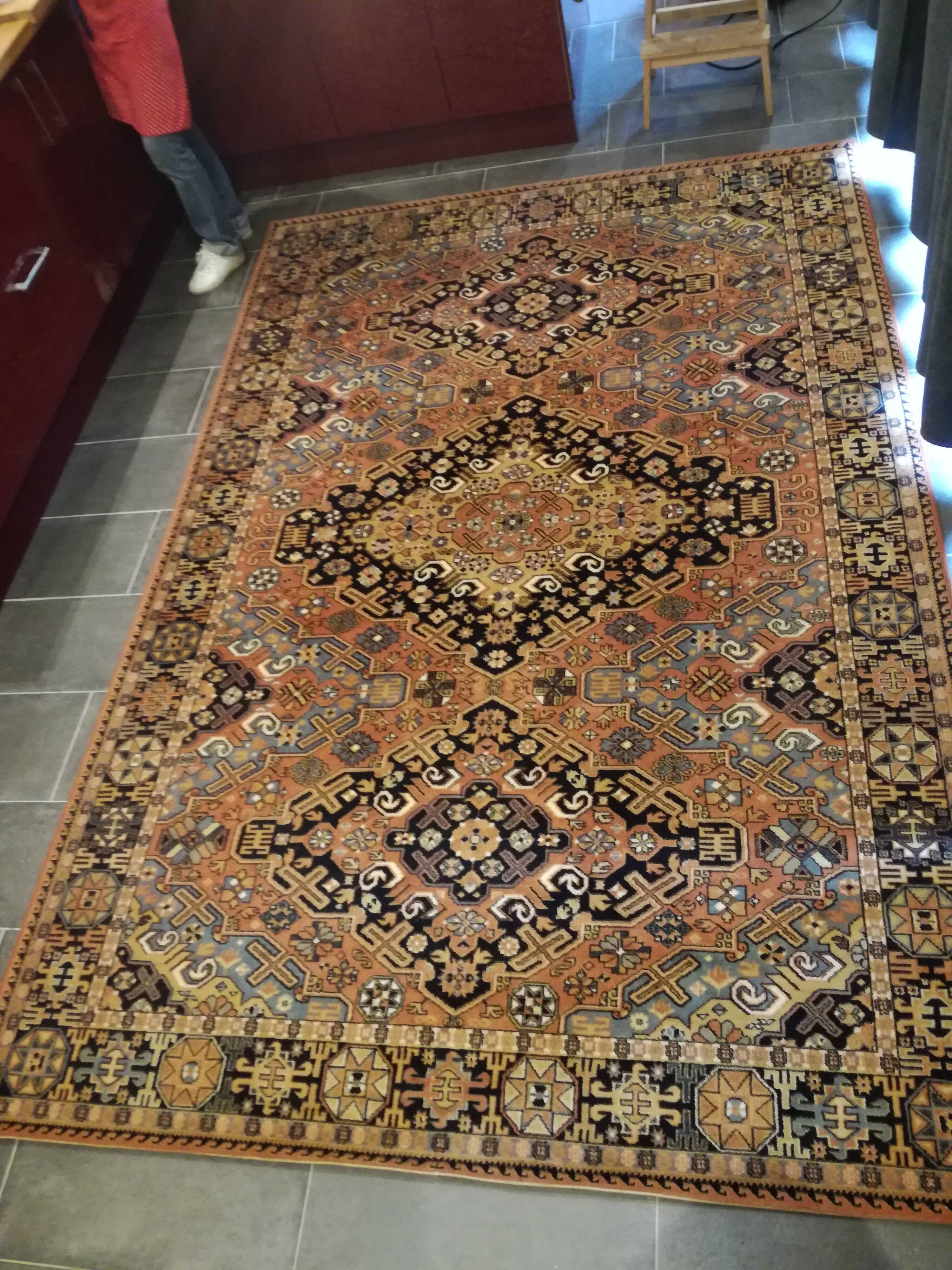 Persian oriental carpet 2m x 3m