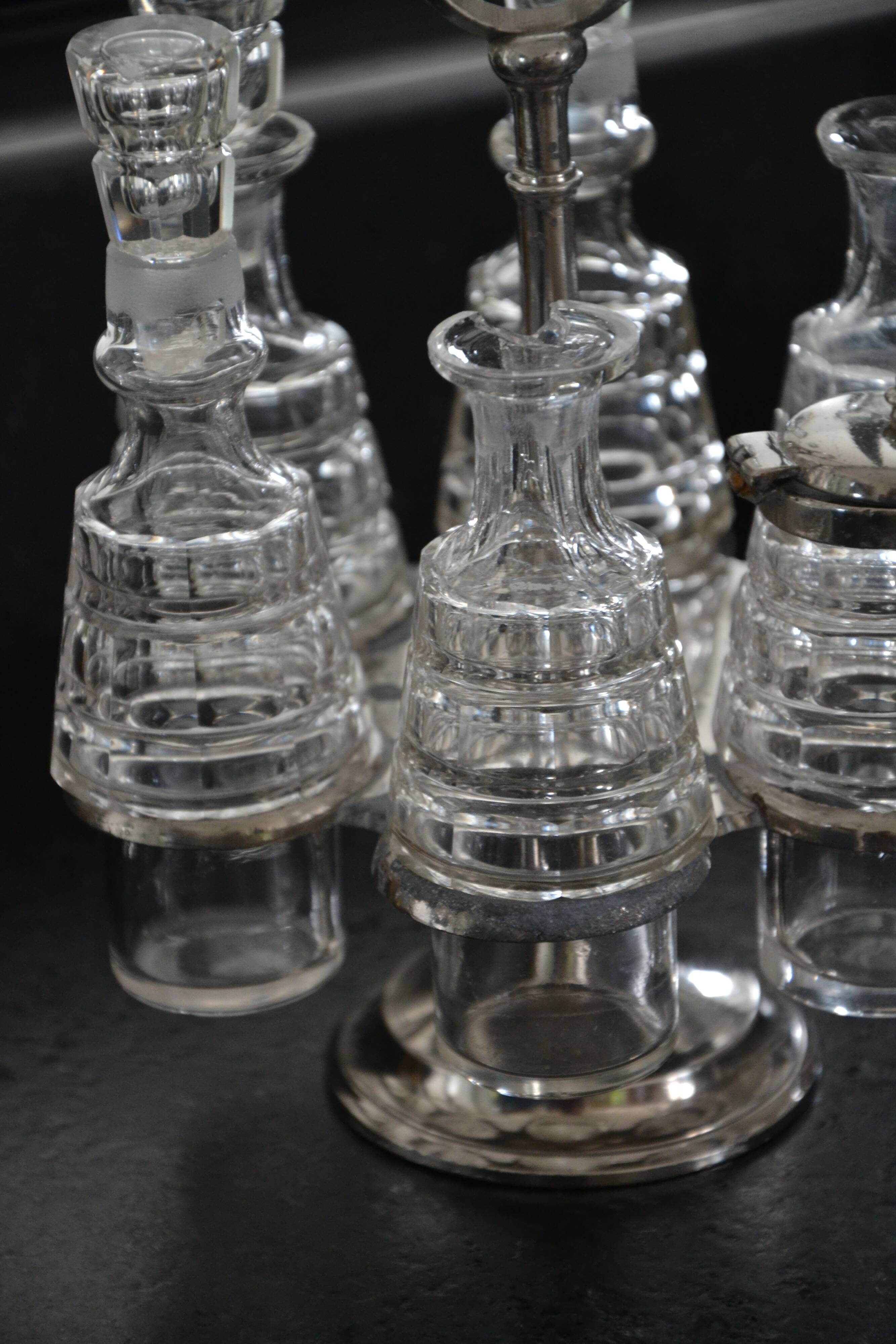 Silver-plated oil and pepper server in Art Deco style.