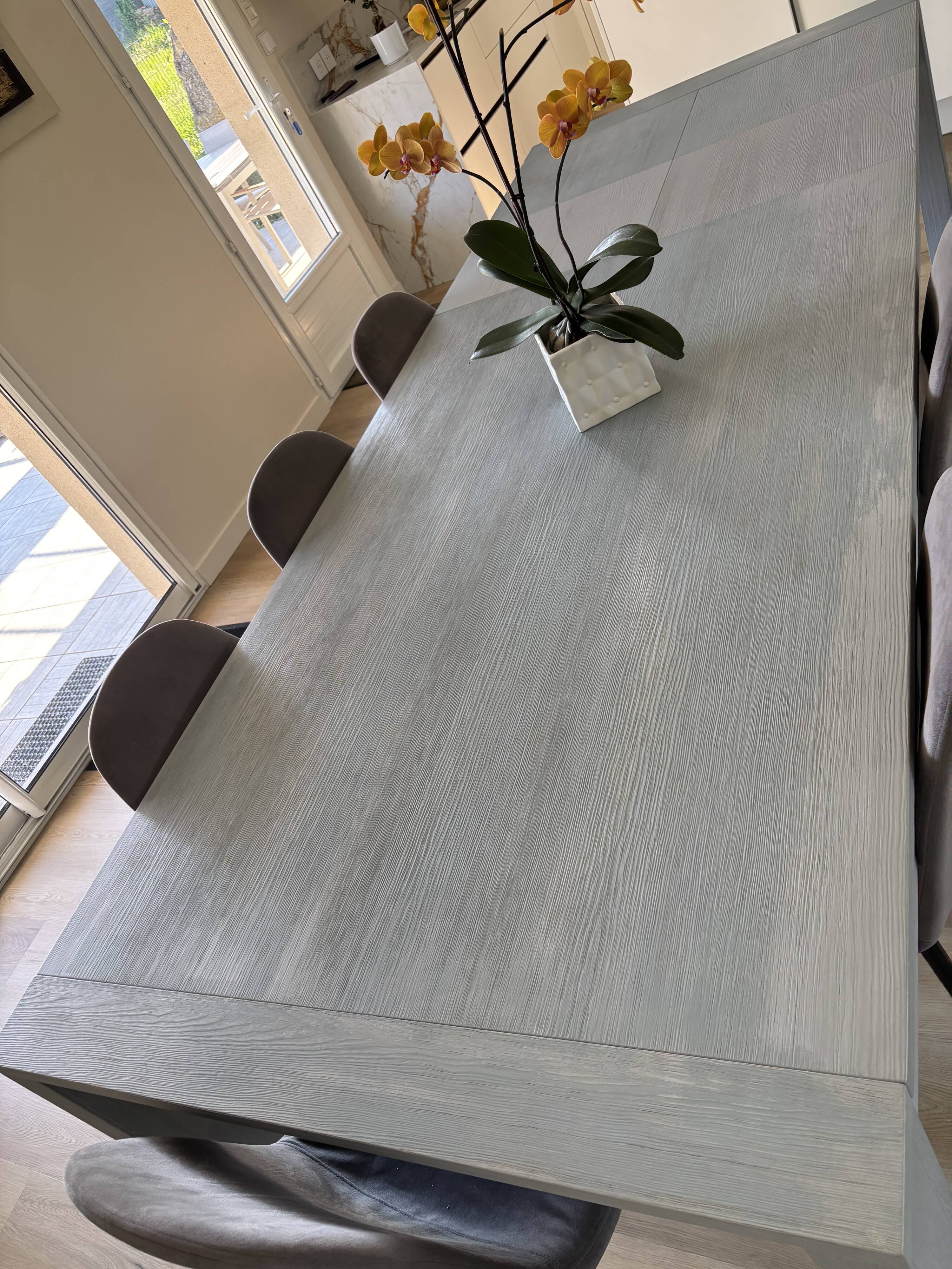 Captain Oliver solid wood table, integrated extensions.