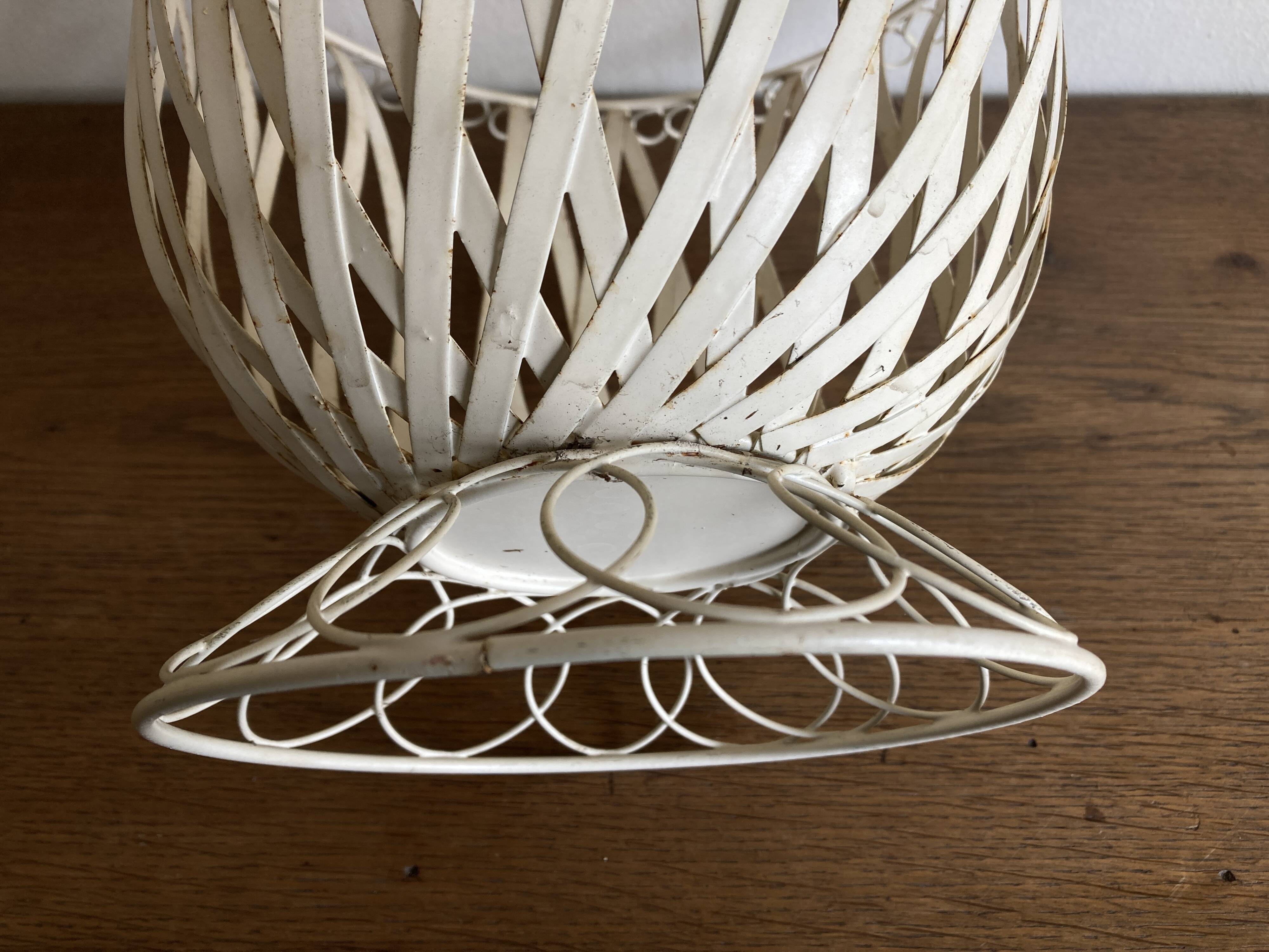 XXL Neoclassical Medici-style plant pot in ivory sheet metal