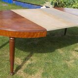Extendable dining table