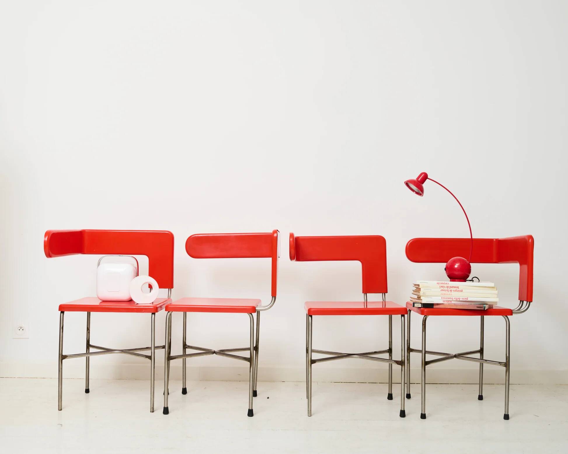 Chaises asymétriques (4), post-moderne, Italie, 1980s