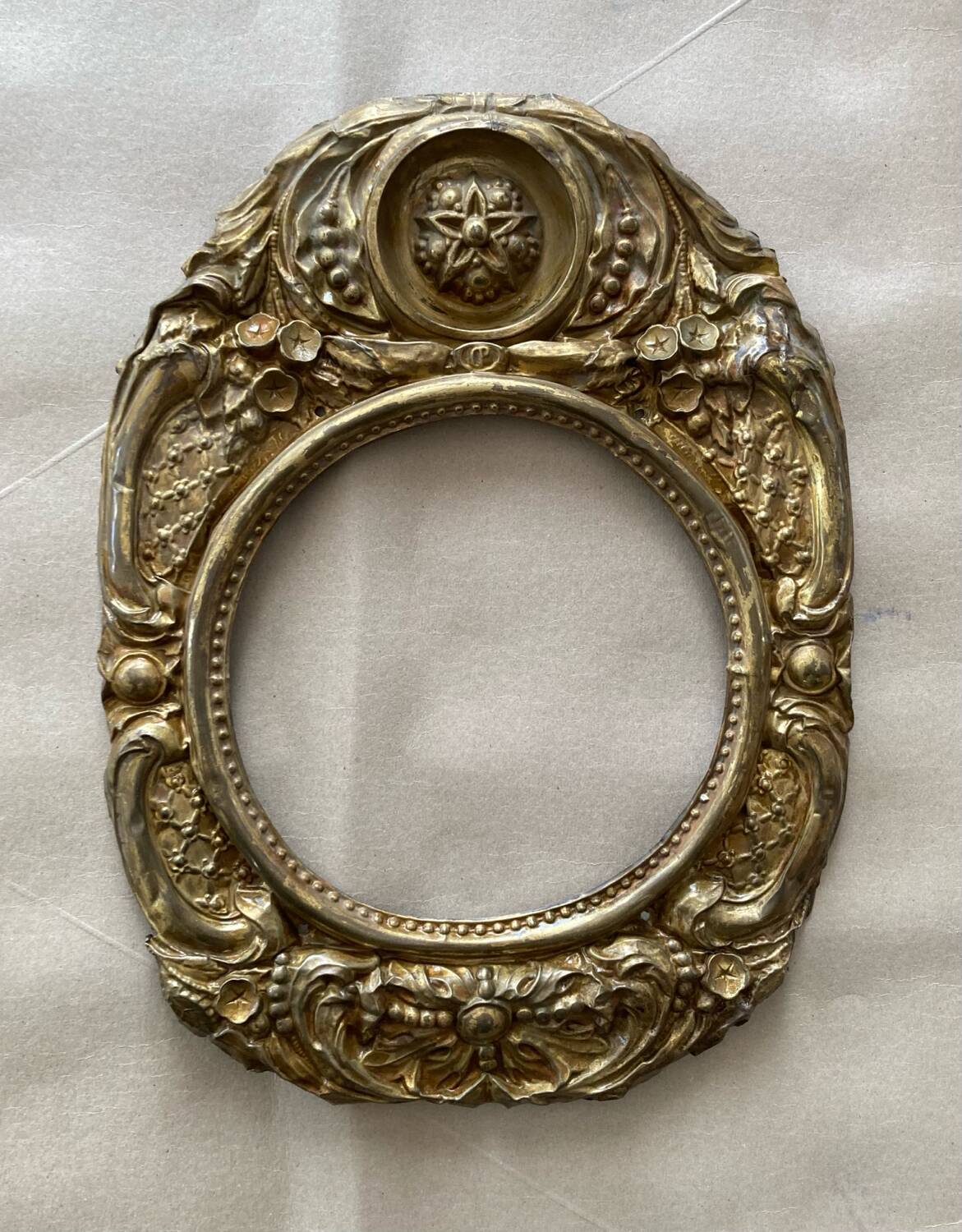 Fronton de comtoise en cuivre repoussé époque XIXe